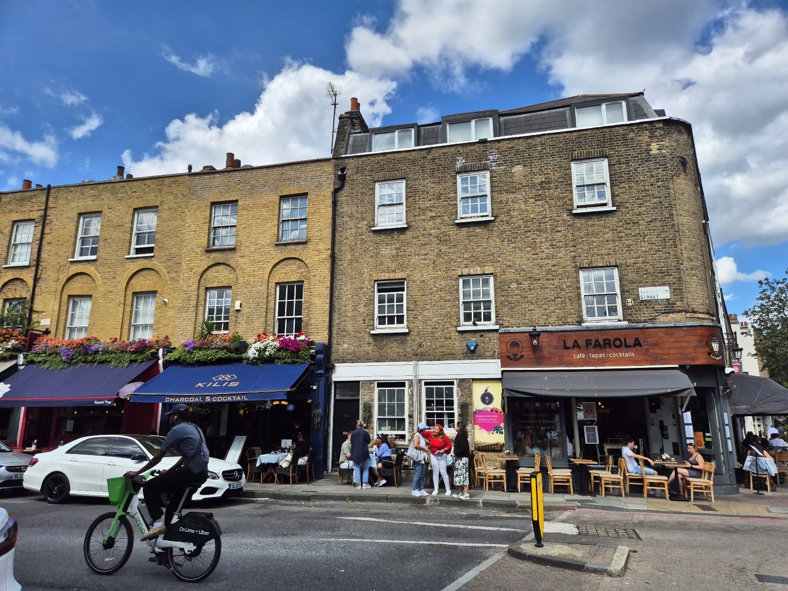 La Farola Cafe &Bistro: the place