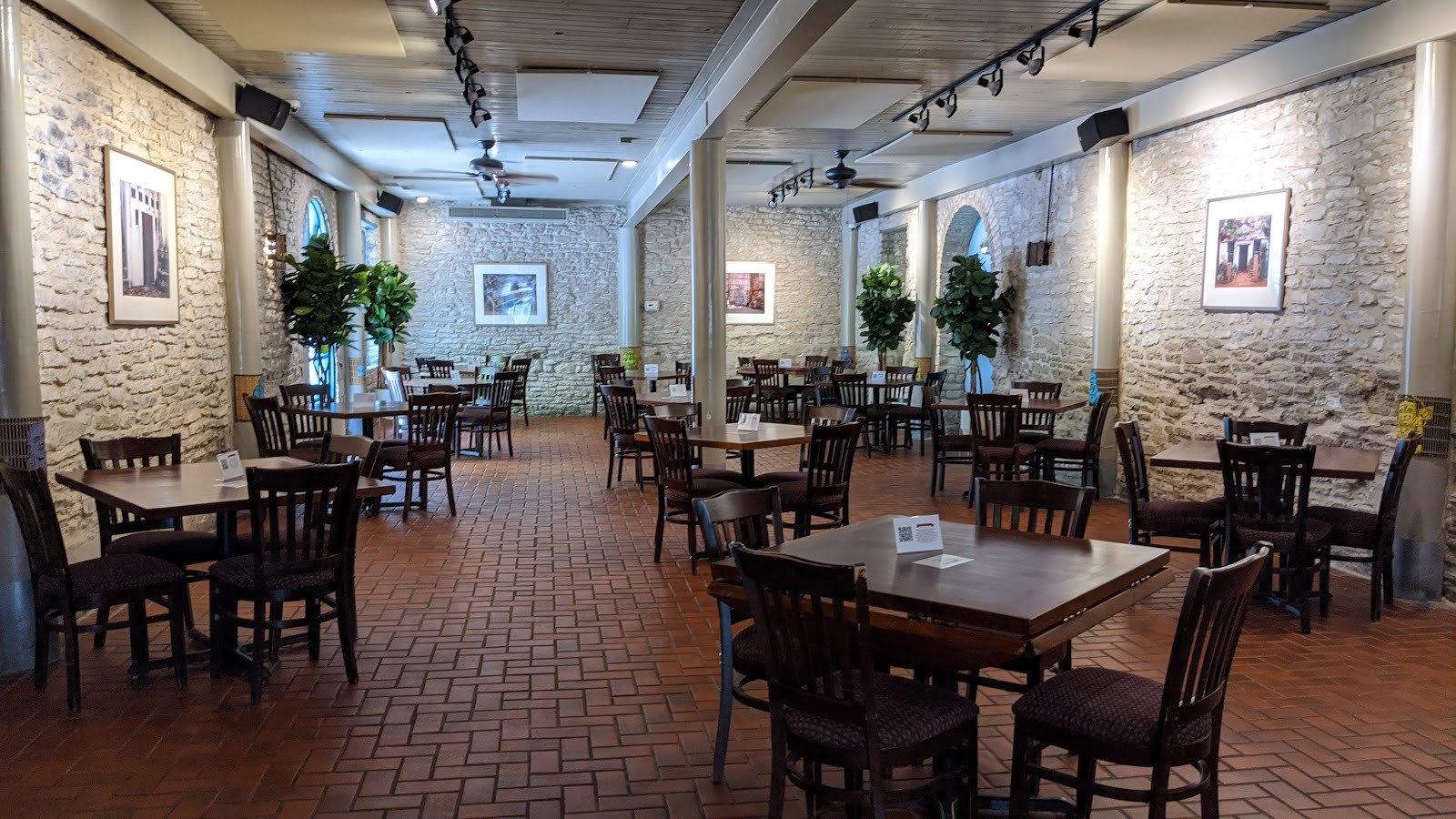 Clay Pit Contemporary Indian Cuisine: the place