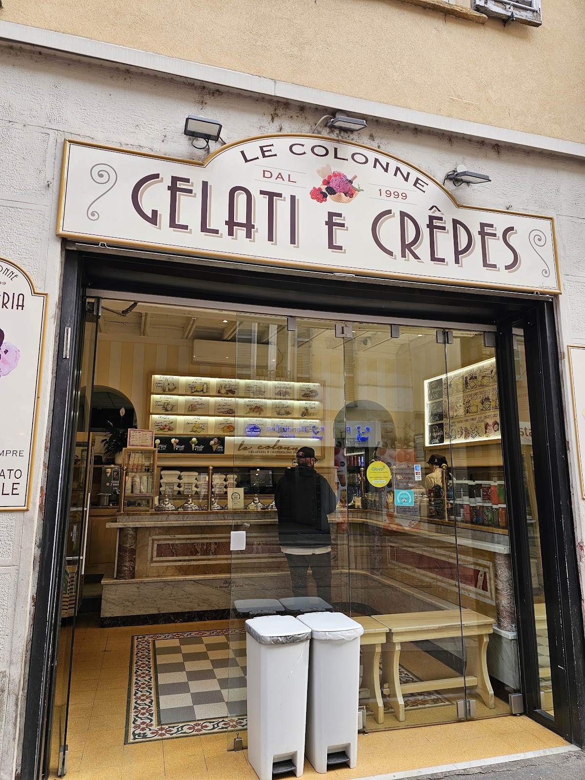 LE COLONNE GELATI & CREPES: the place