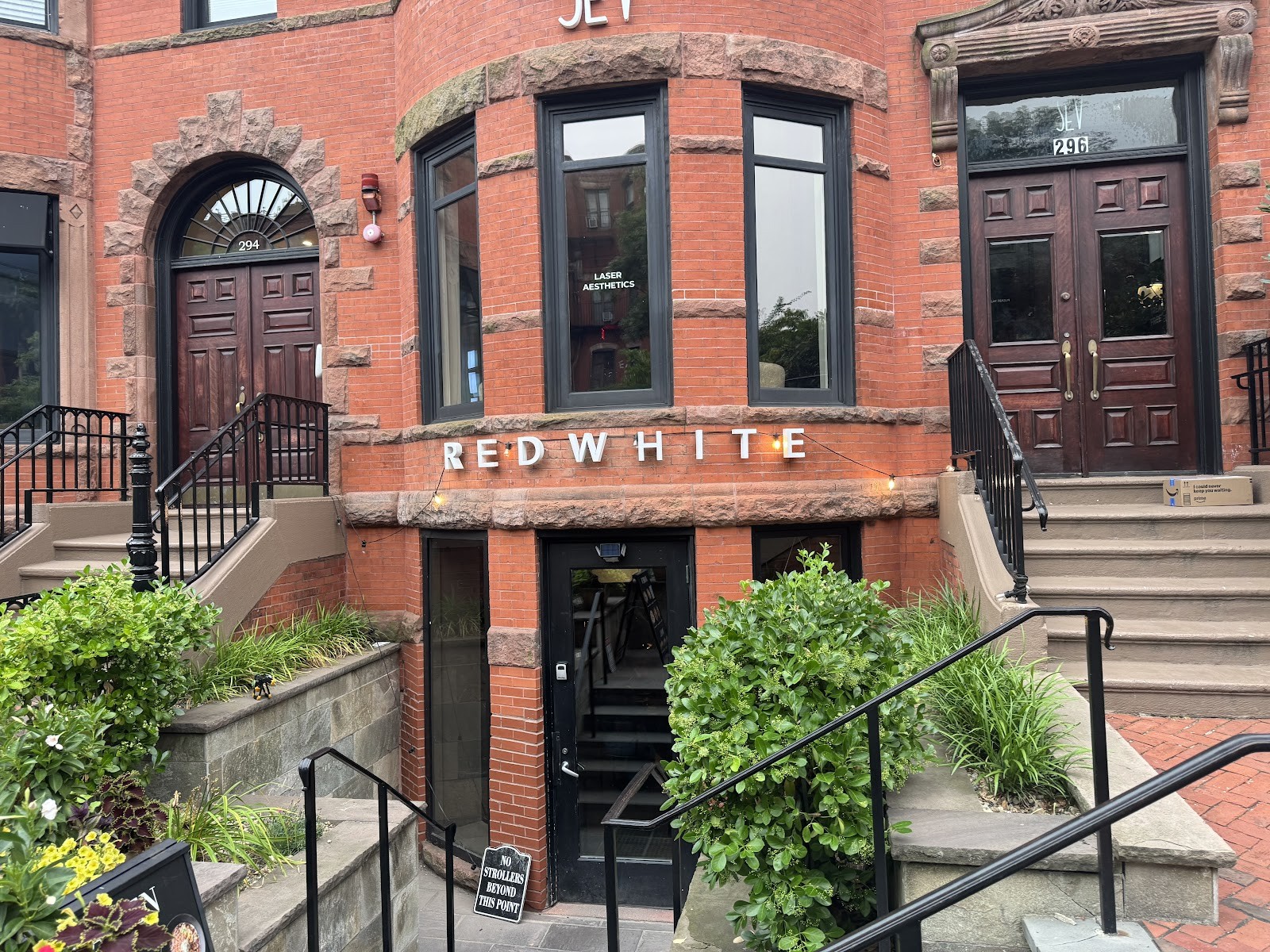 REDWHITE BONELESS RAMEN: the place