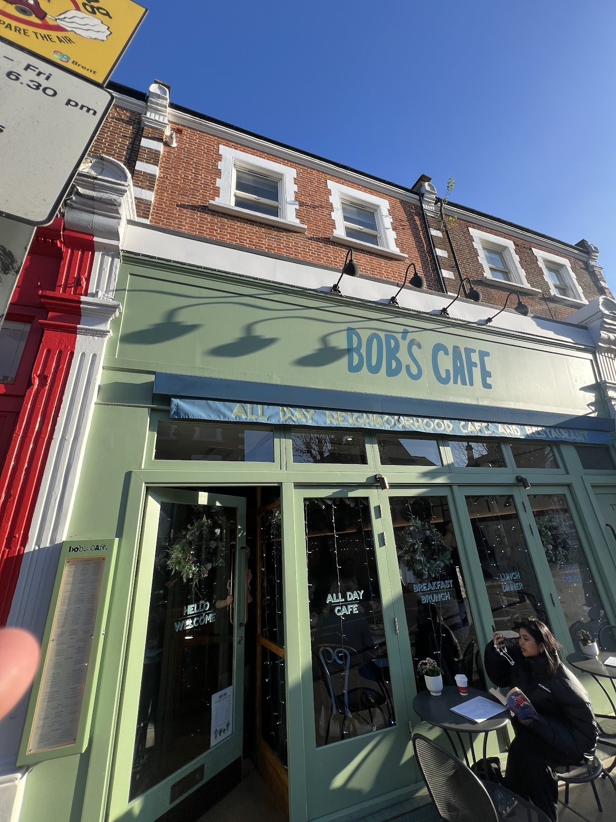 Bob's Café Queen's Park: the place