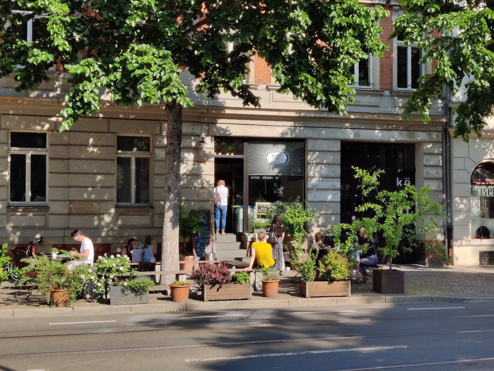 Tonis Eisladen: the place