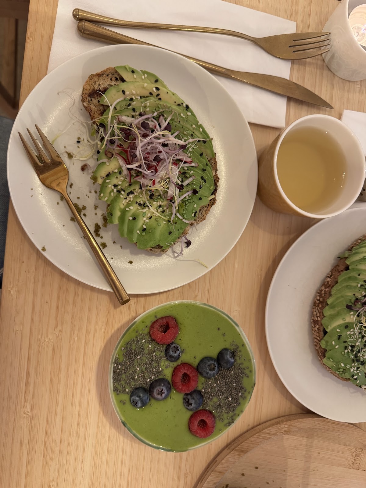 HUG THE TEA: food & drinks