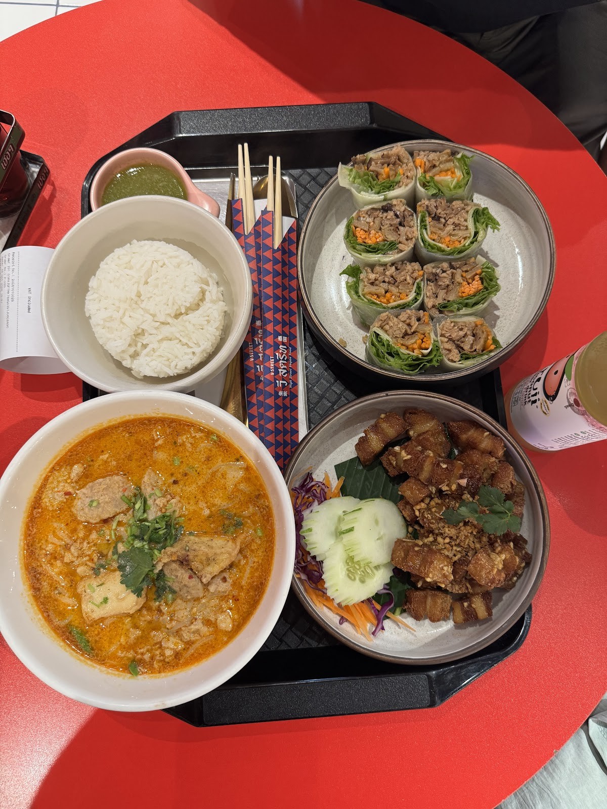 V Street Emsphere: food & drinks