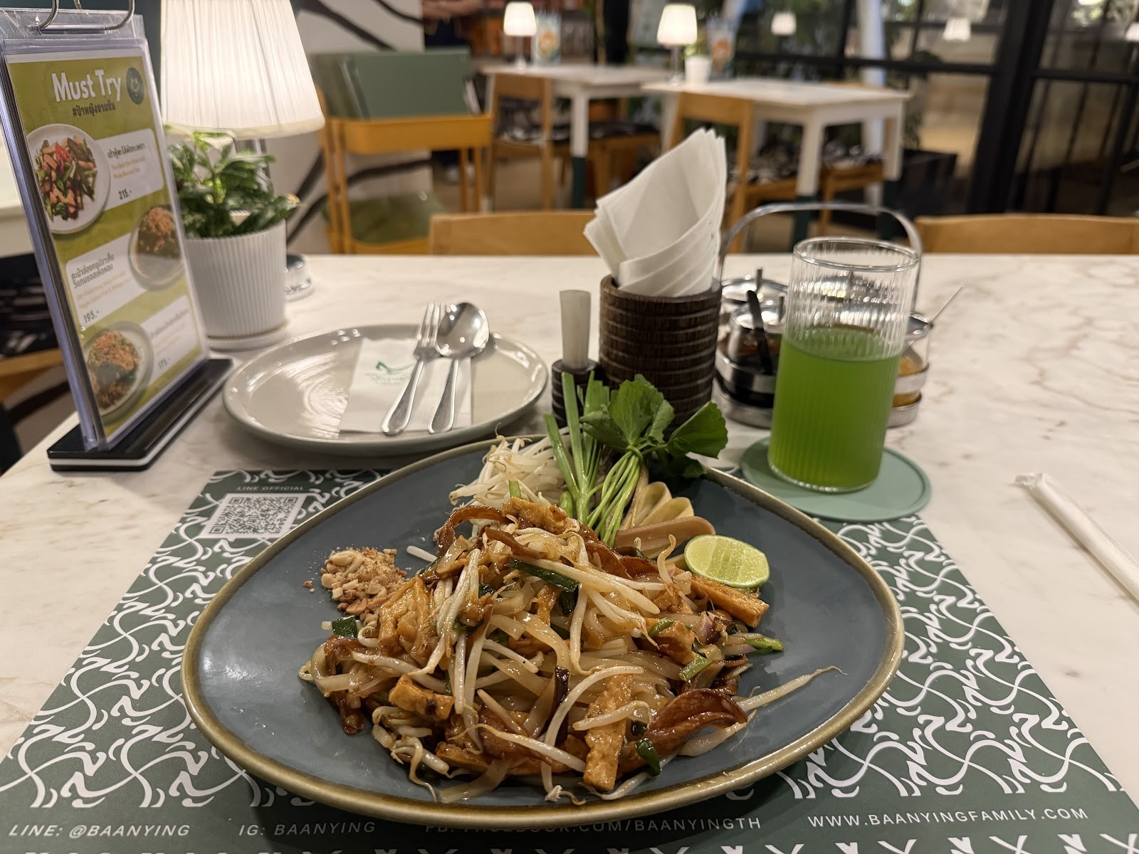 Baan Ying Plant-Based: food & drinks