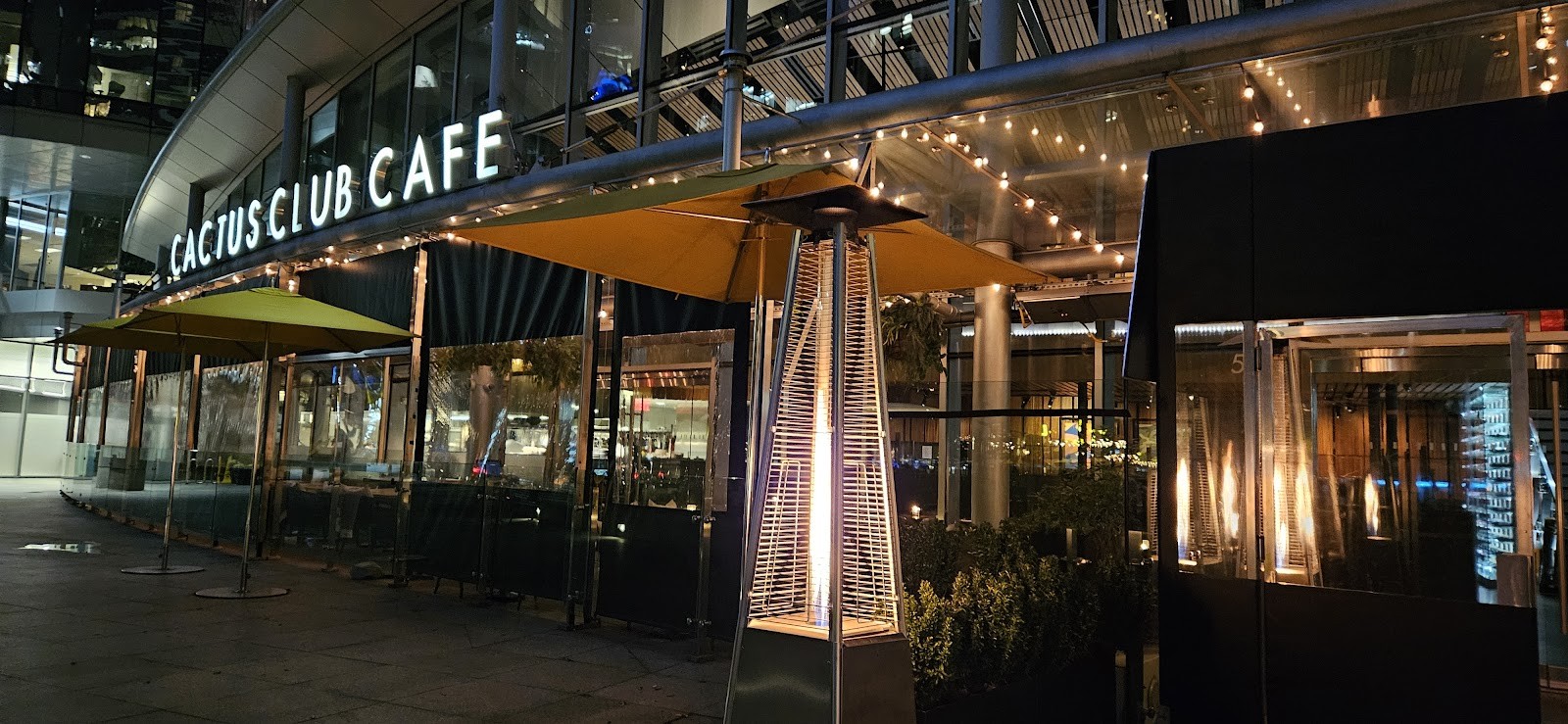 Cactus Club Cafe: the place