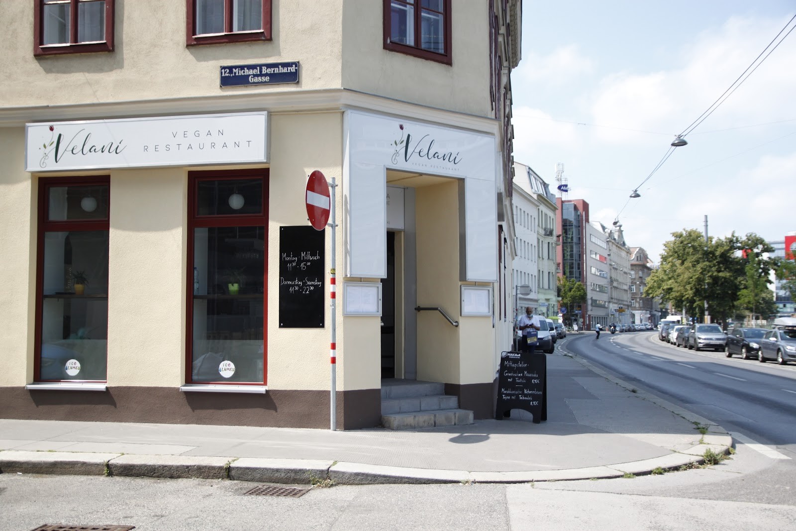 Velani Restaurant - 1120: the place