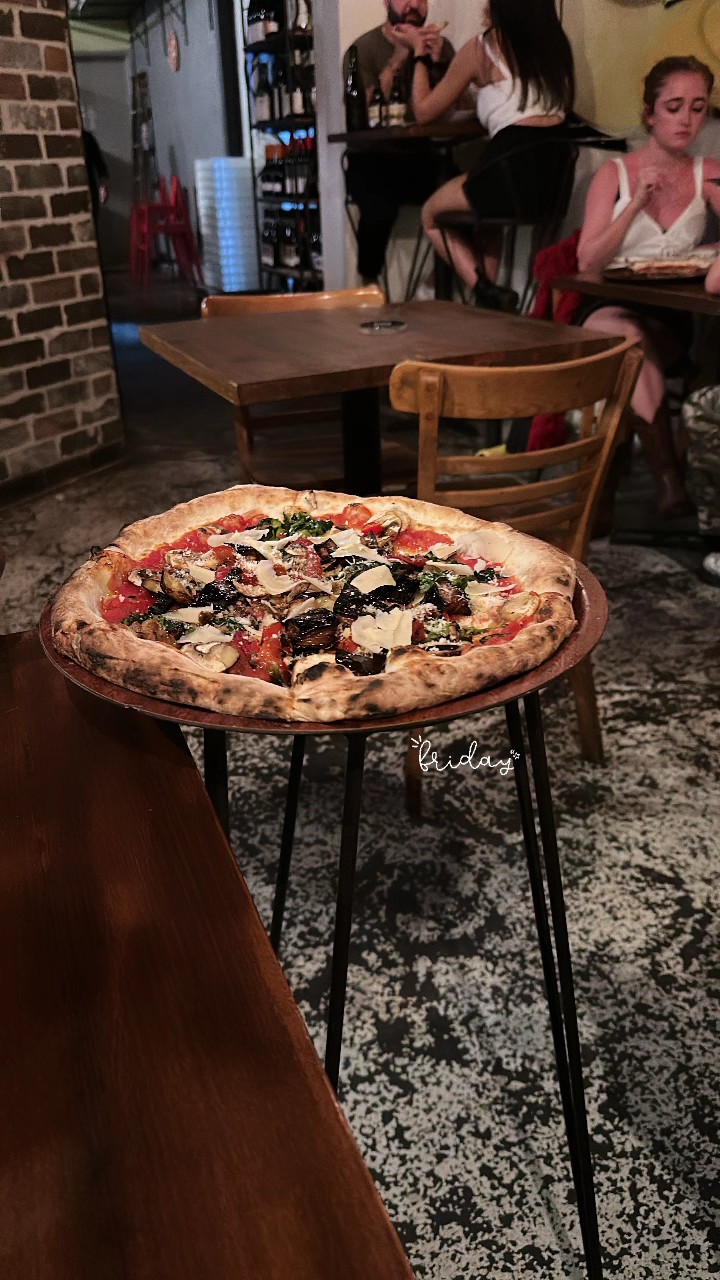Gigi Pizzeria: food & drinks