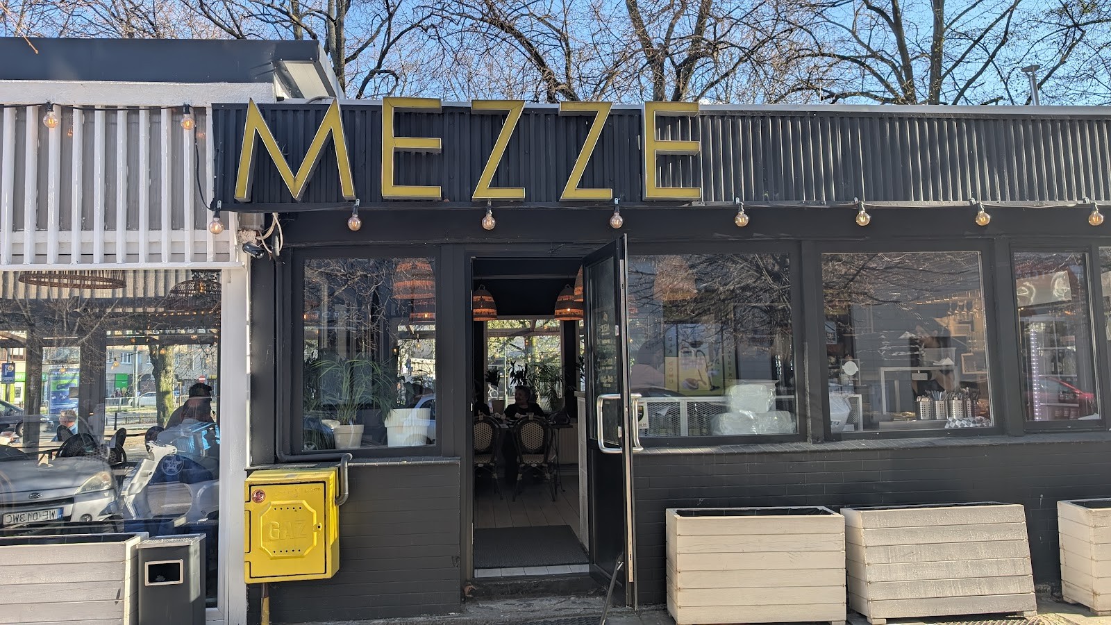 Mezze hummus & falafel: the place