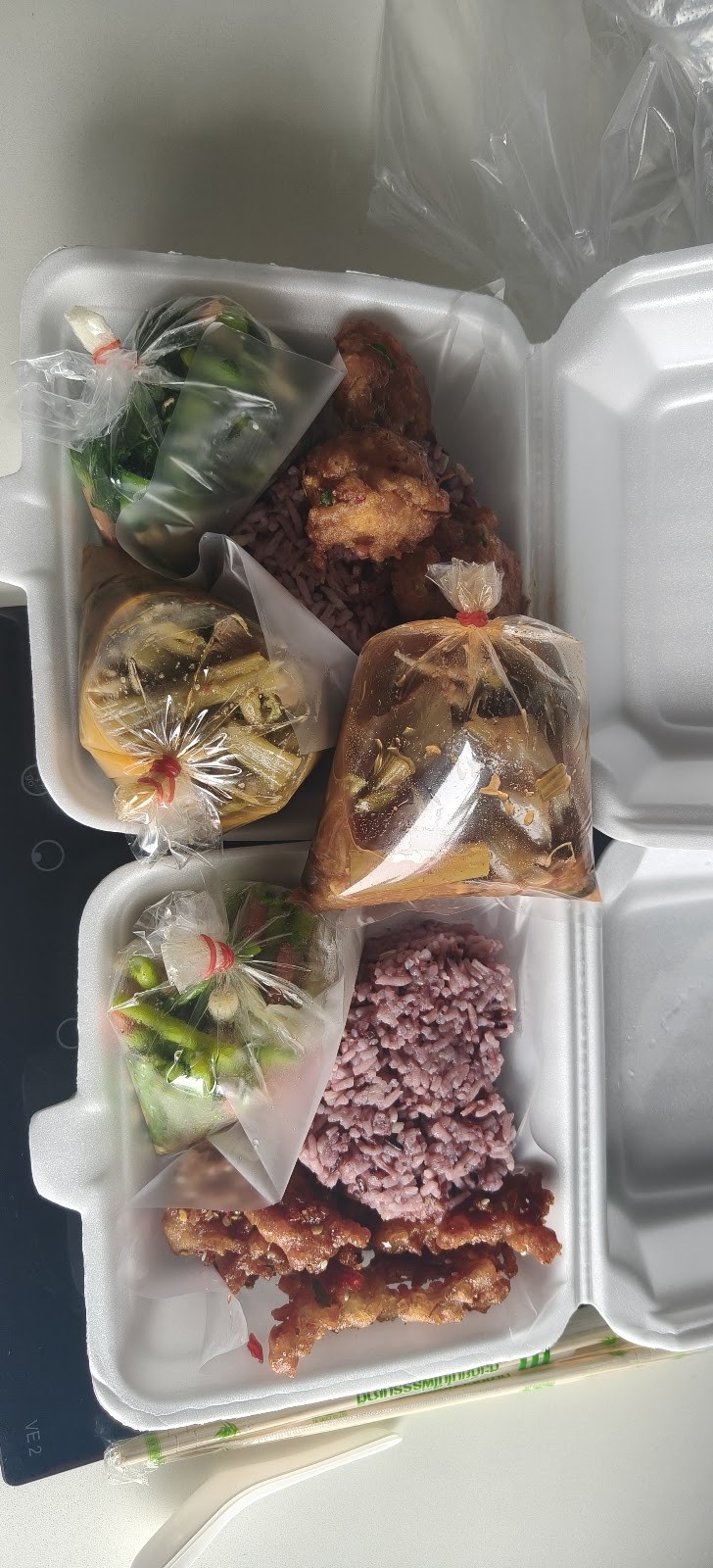 สุขใจ มังสวิรัติ สาขา 2 (Vegetarian): food & drinks