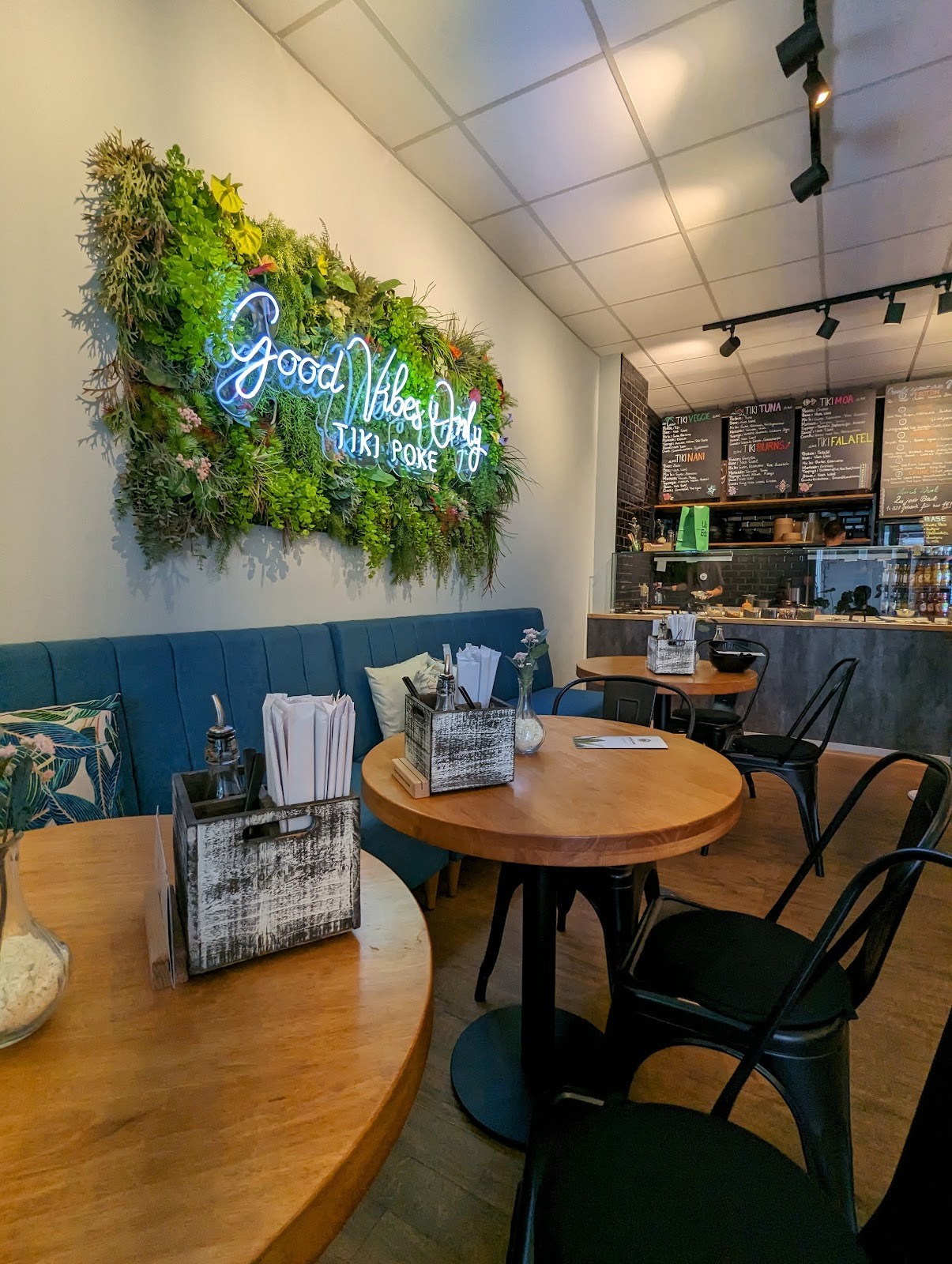Tiki Poke Bowl: the place