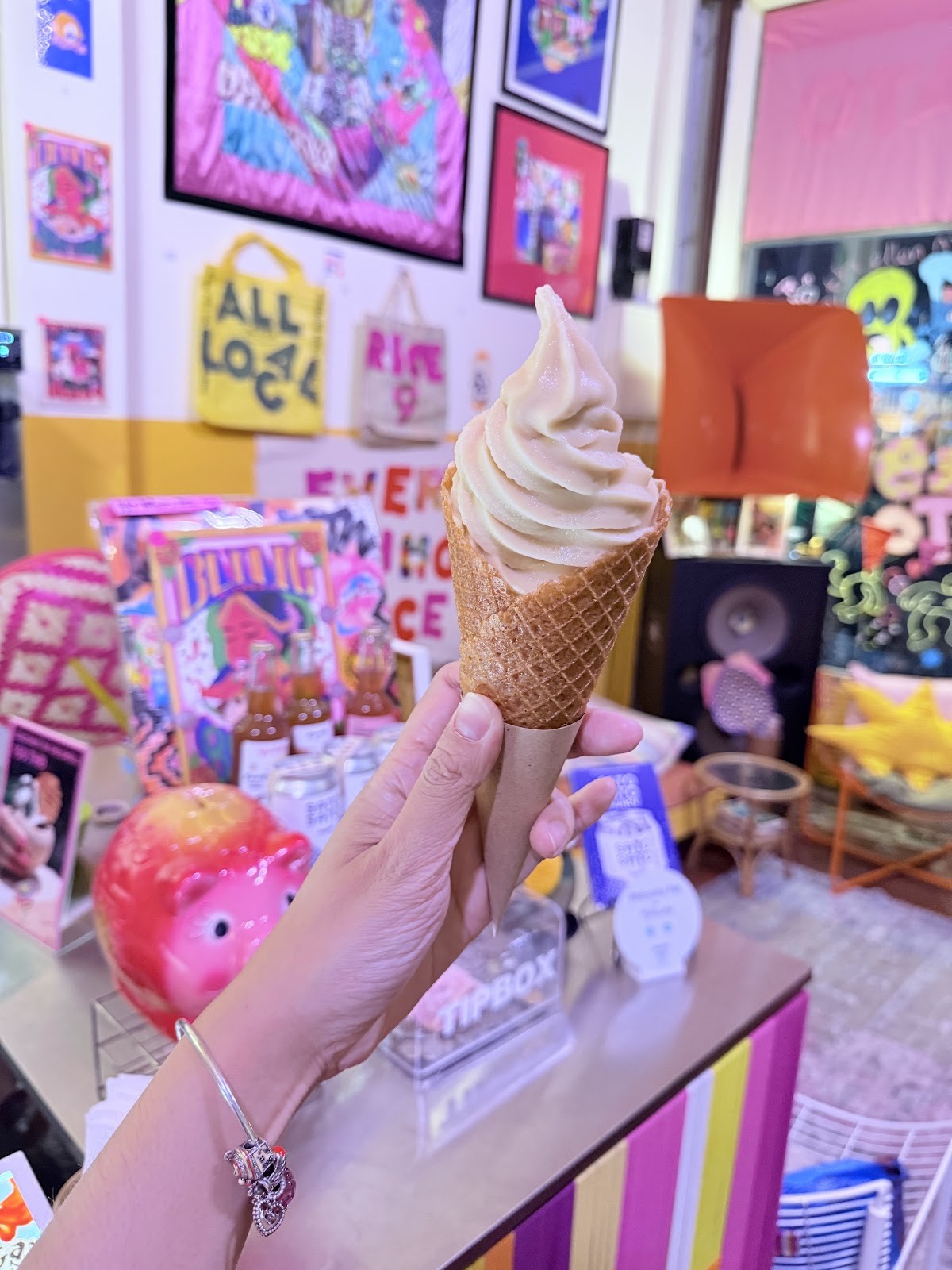 Rice 9 Gelato: food & drinks
