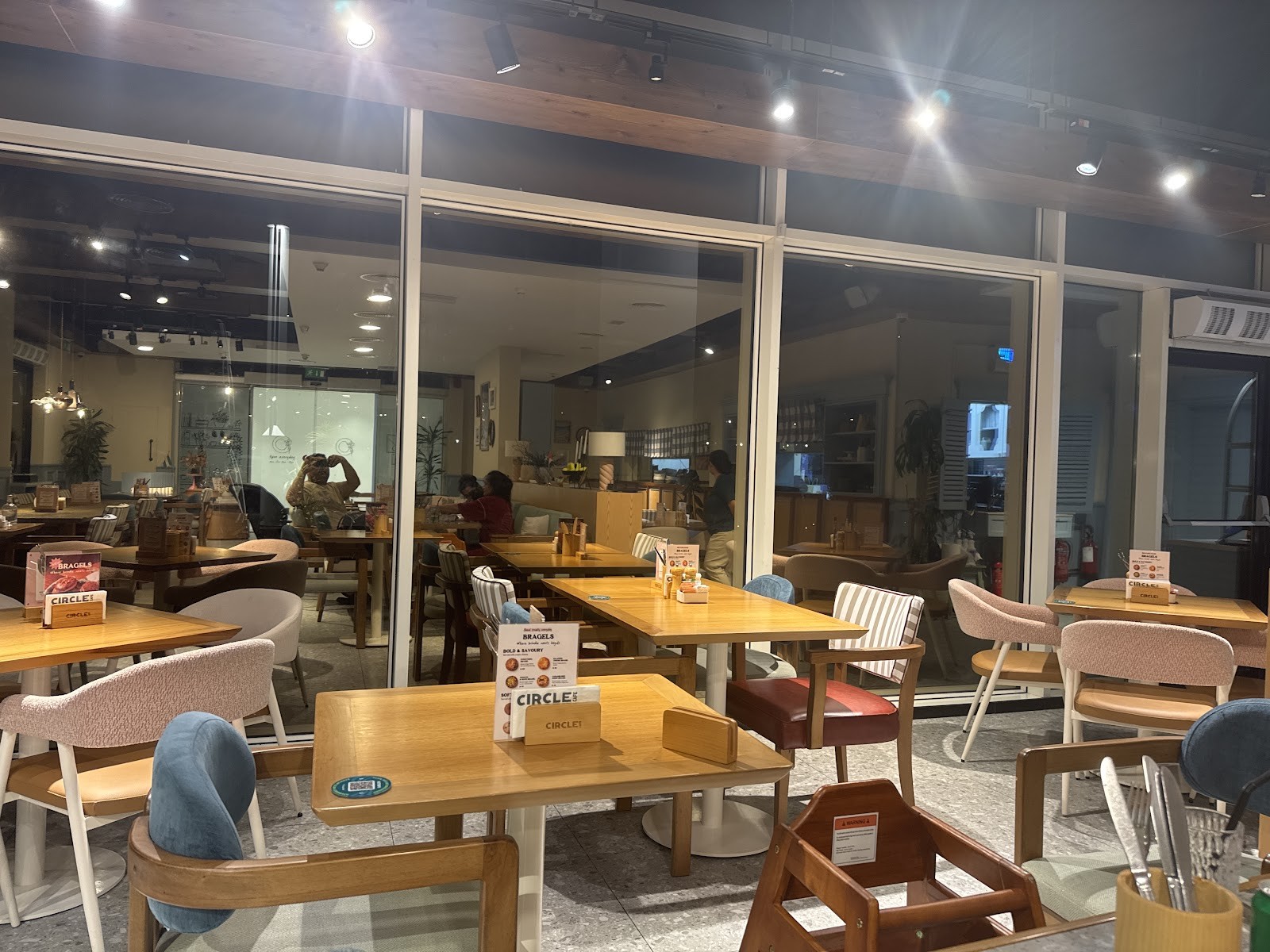 Circle Cafe (Studio City): the place