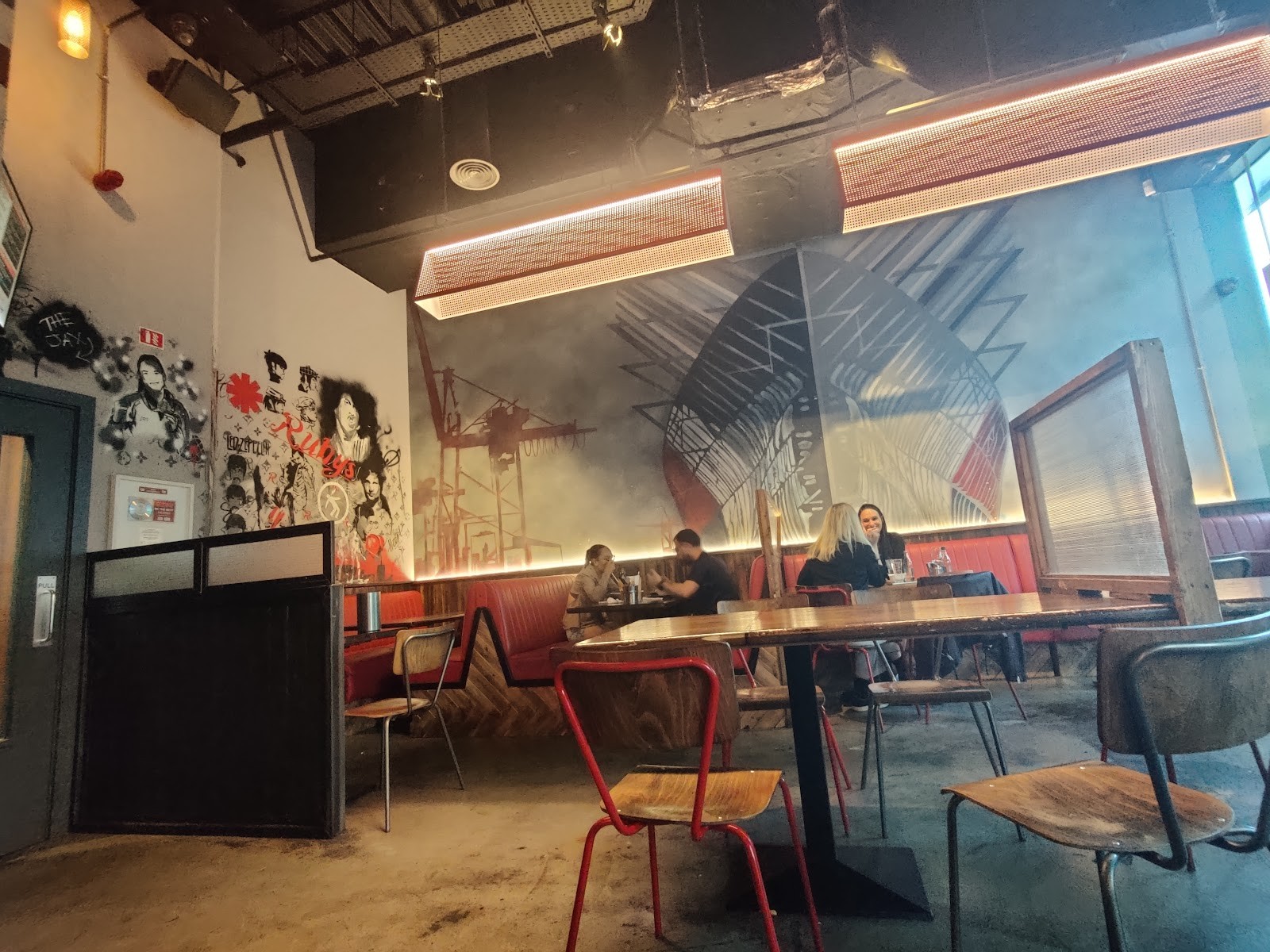 Ruby's Pizza & Grill Point Square: the place