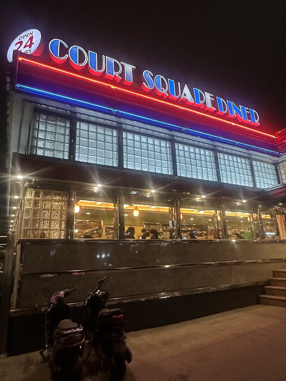Court Square Diner: the place