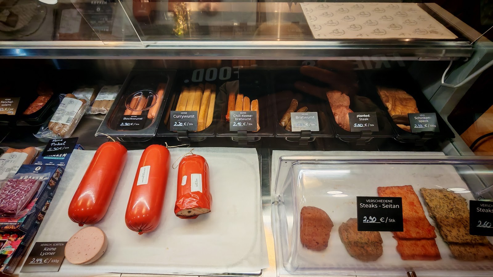 Die Vegane Fleischerei Köln - Lebensmittelhandel mit Frischetheke und Imbiss, Catering: the place