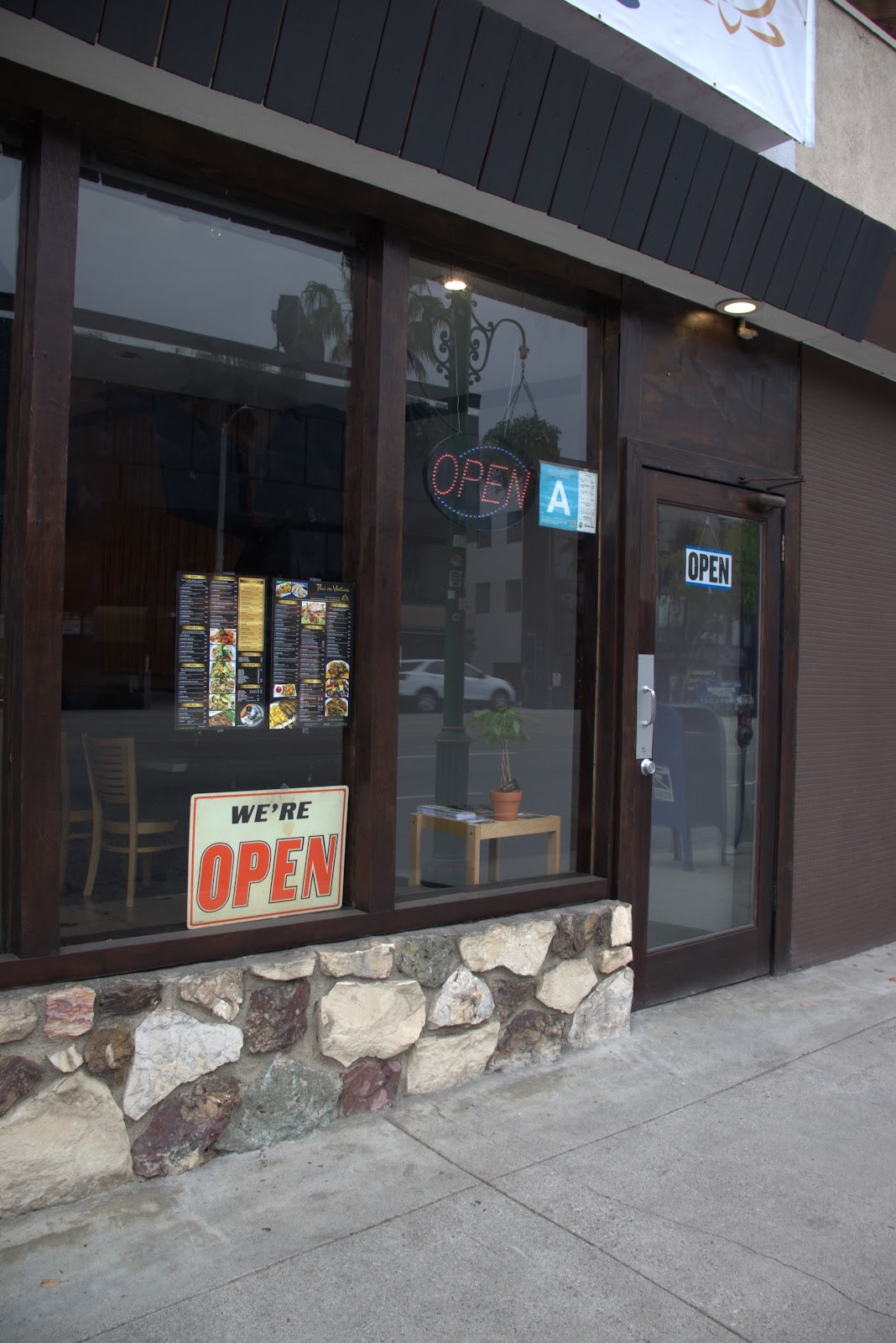 Thai on Ventura: the place