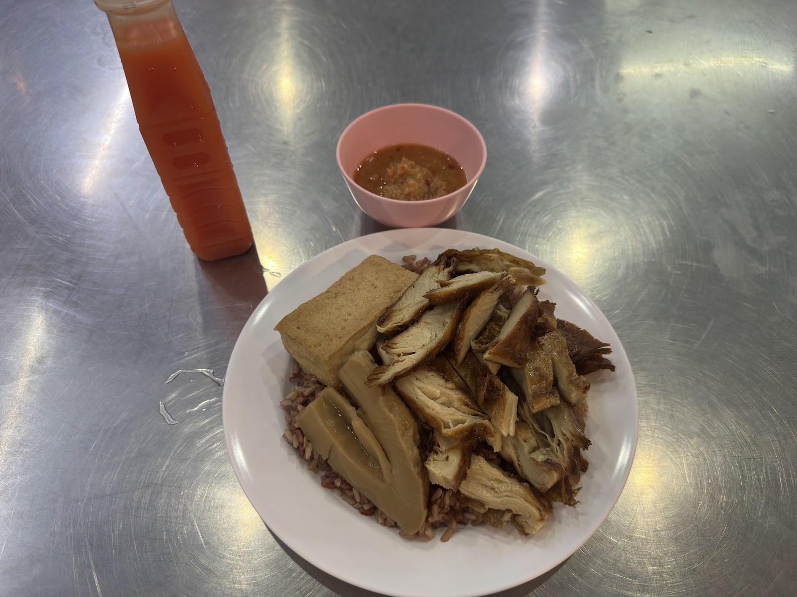 Khun Aeo Vegetarian Restaurant: food & drinks