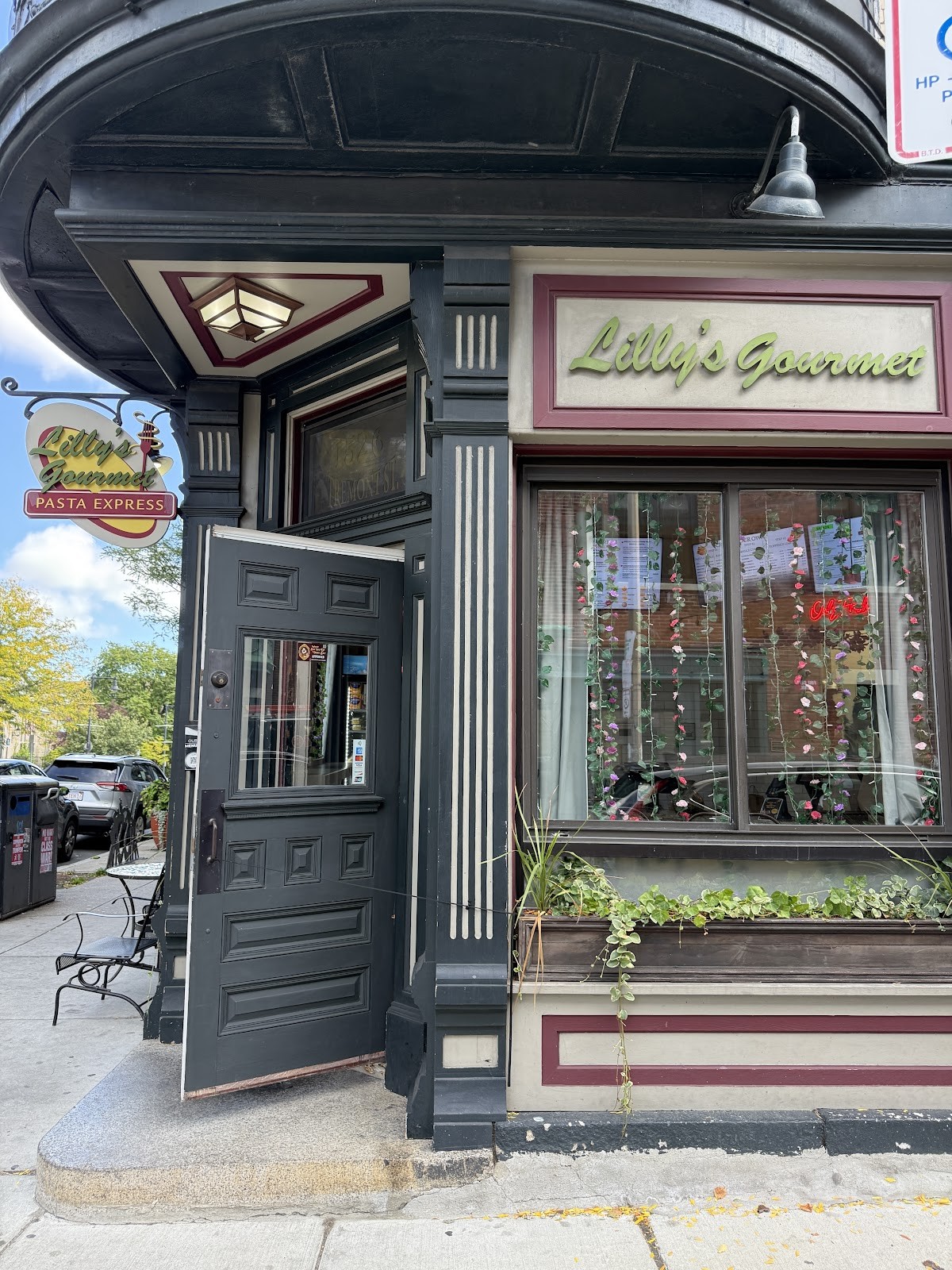 Lilly's Gourmet Pasta Express: the place