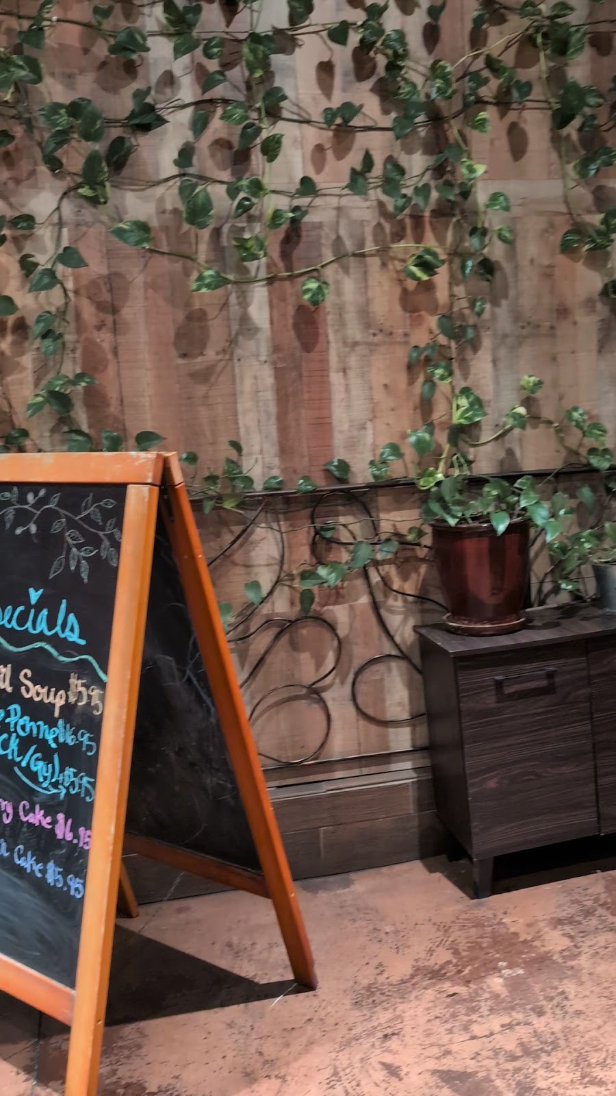 Byblos Express Greek and Lebanese: the place
