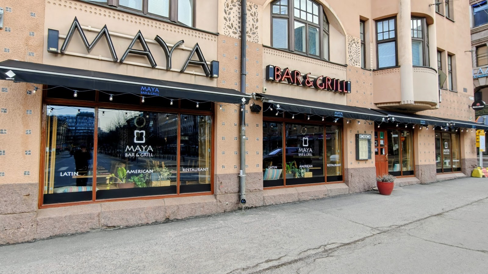 Maya Bar and Grill: the place