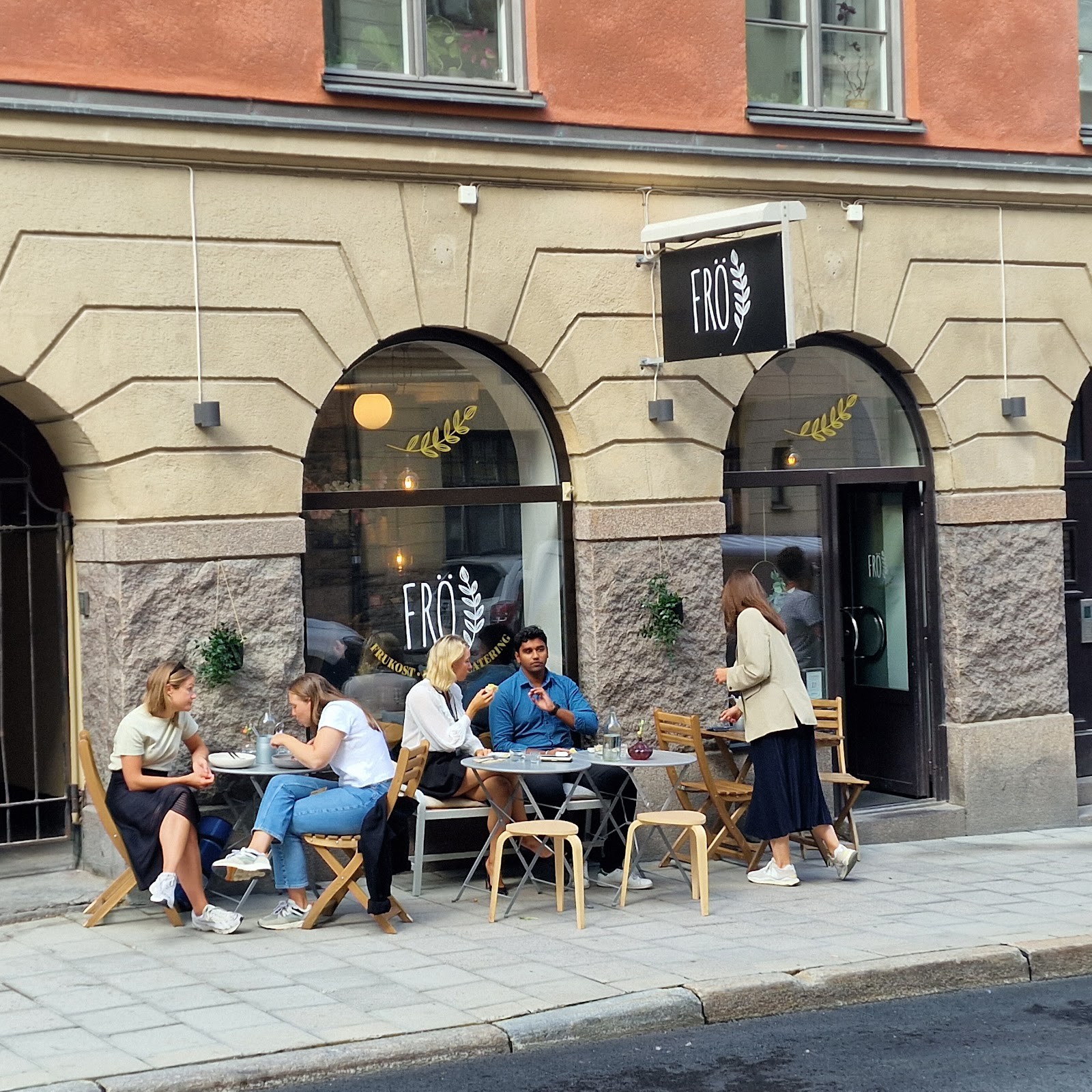 Systrarna Frö: the place