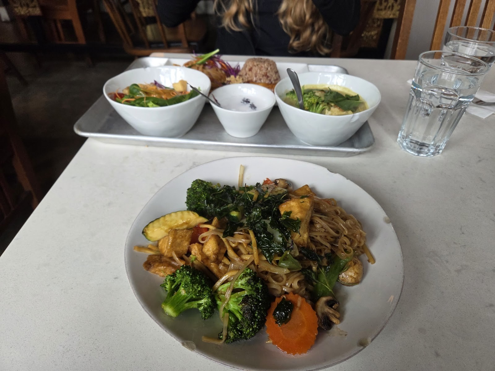 Araya's Place: food & drinks