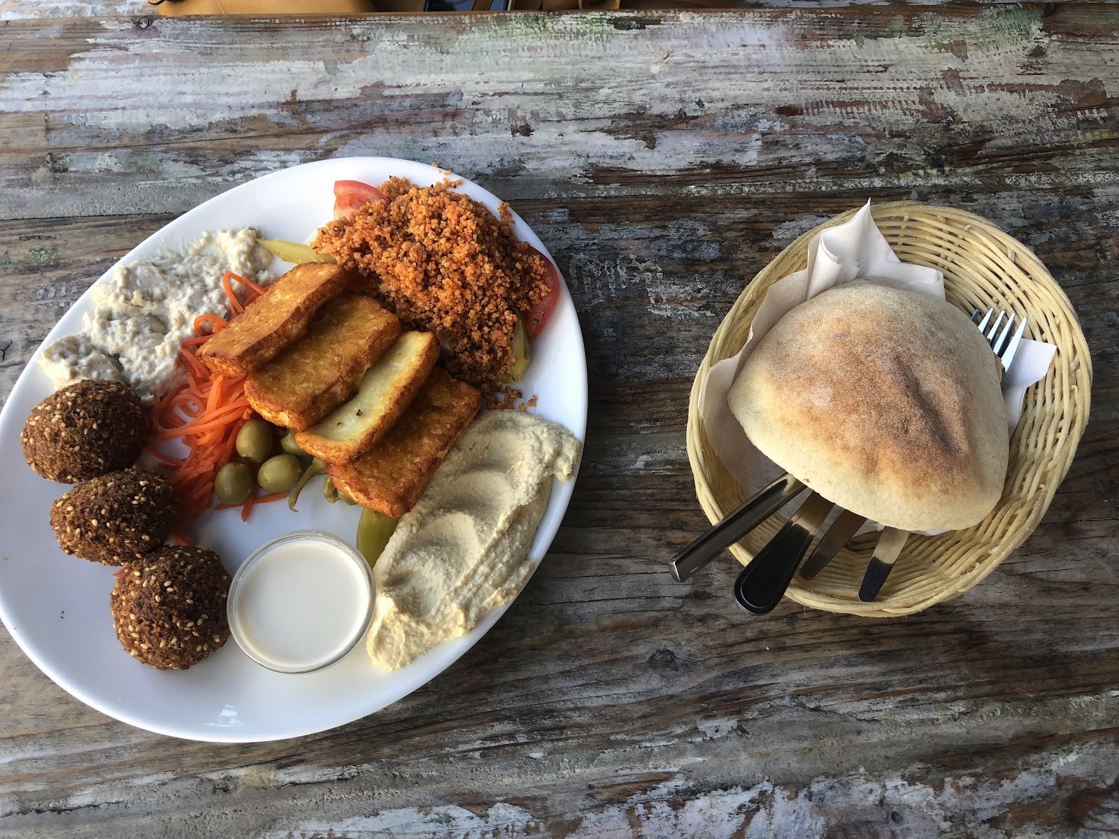 Kiez Falafel: food & drinks