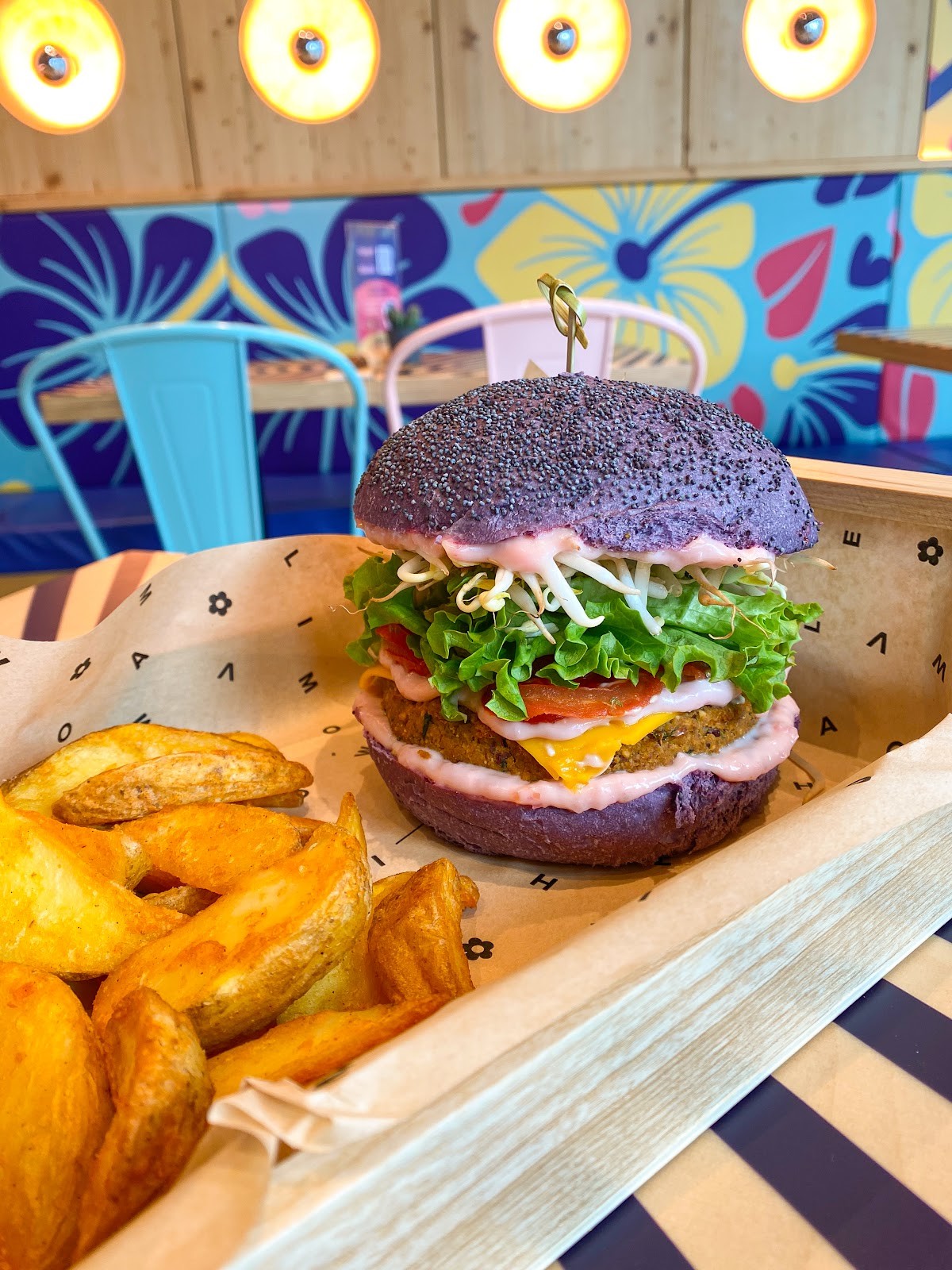 Flower Burger: food & drinks