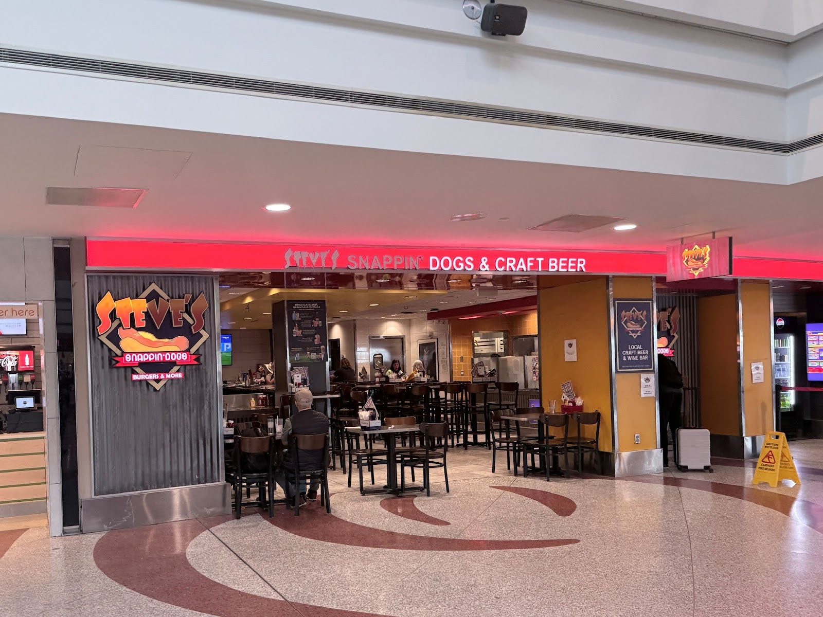 Steve's Snappin' Dogs: the place