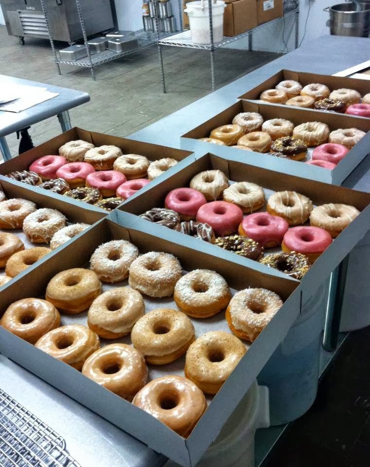 Dun-Well Doughnuts: food & drinks