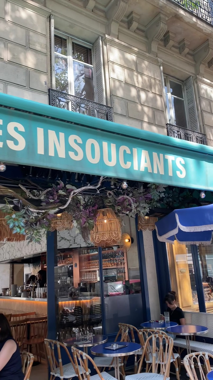 Les Insouciants: the place