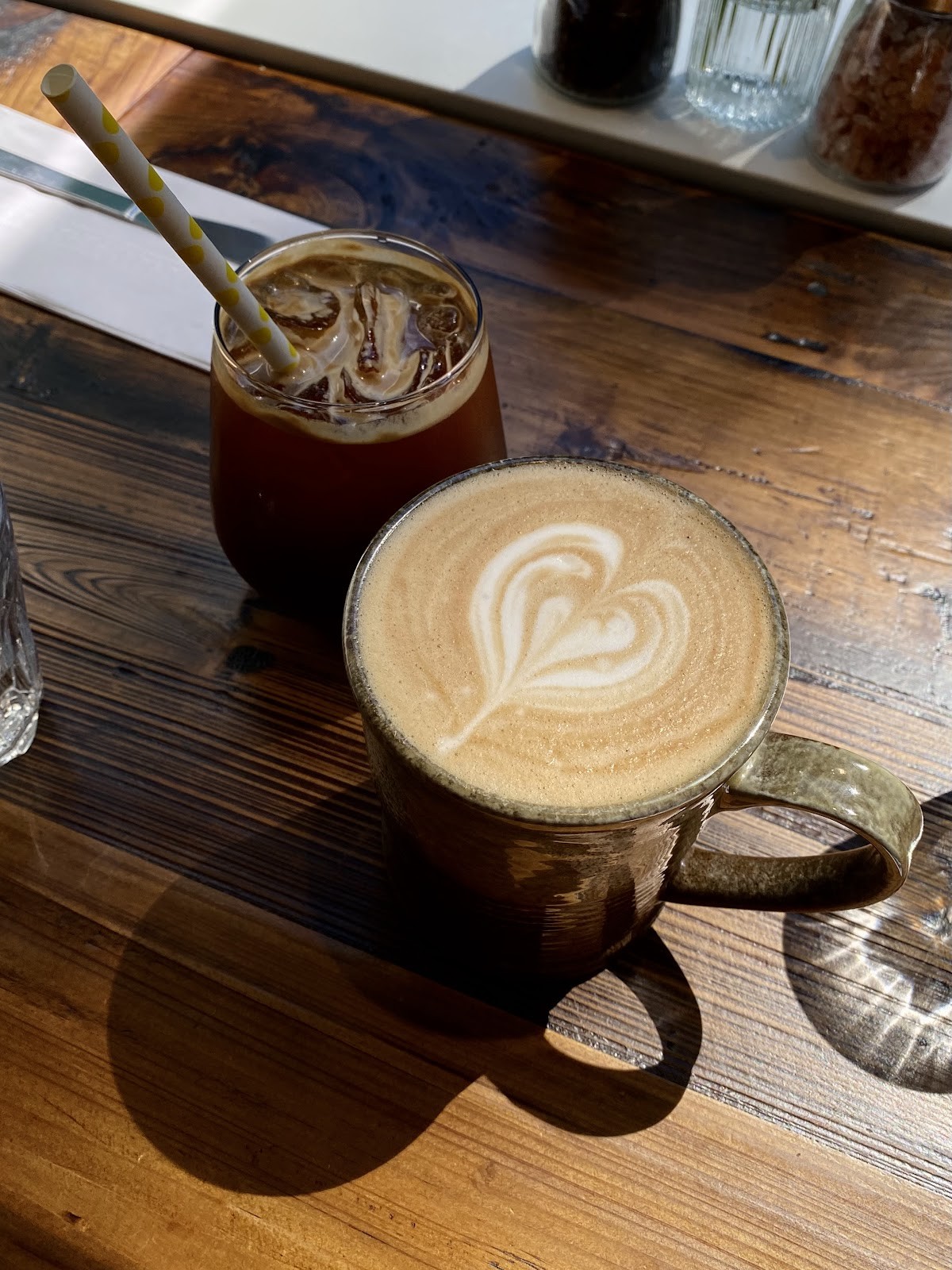 AM Cafe: food & drinks