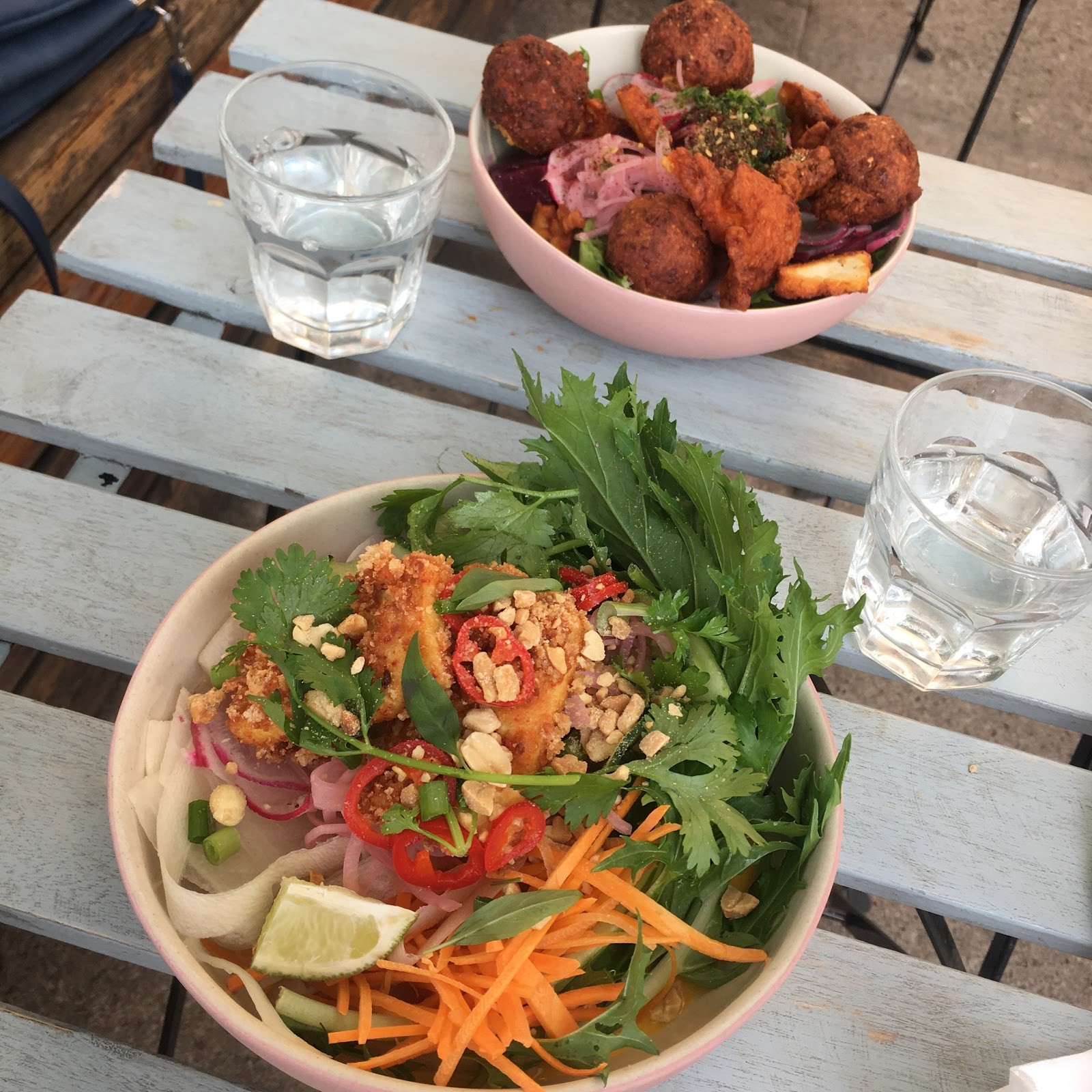 Ósma Kolonia: food & drinks