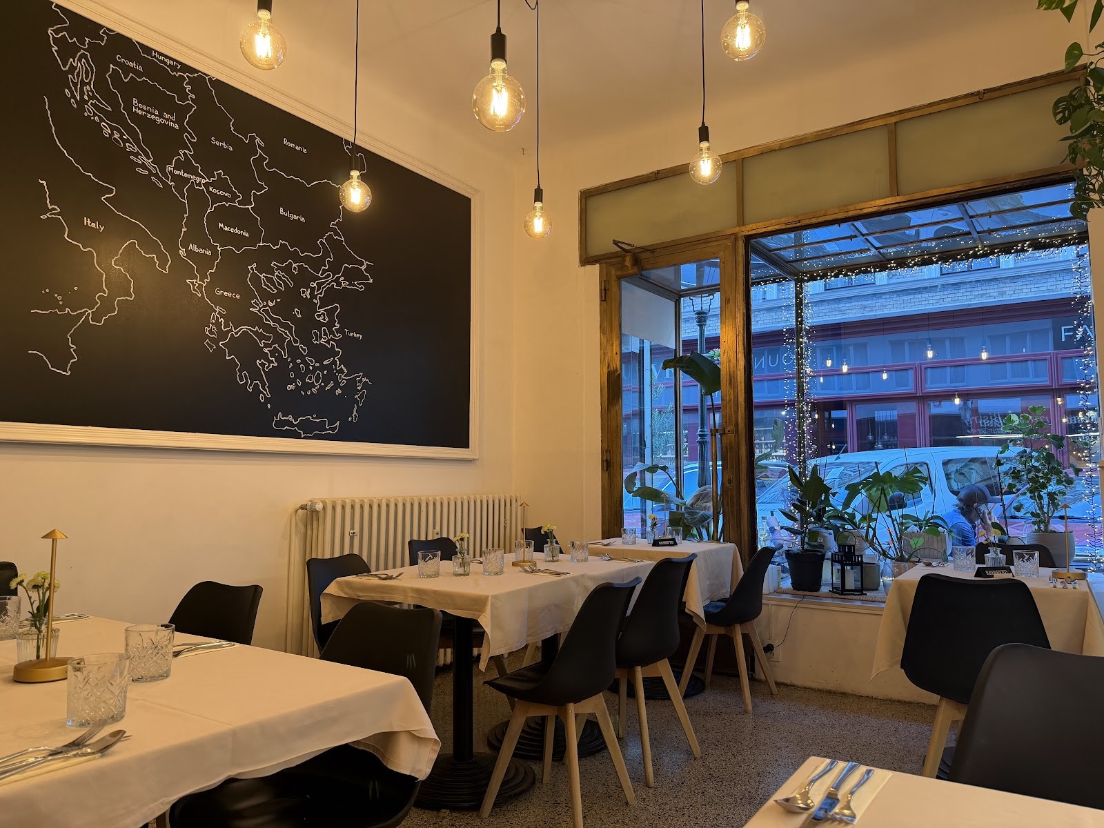Mediterranean Restaurant & Bistro Antonio Sandev: the place
