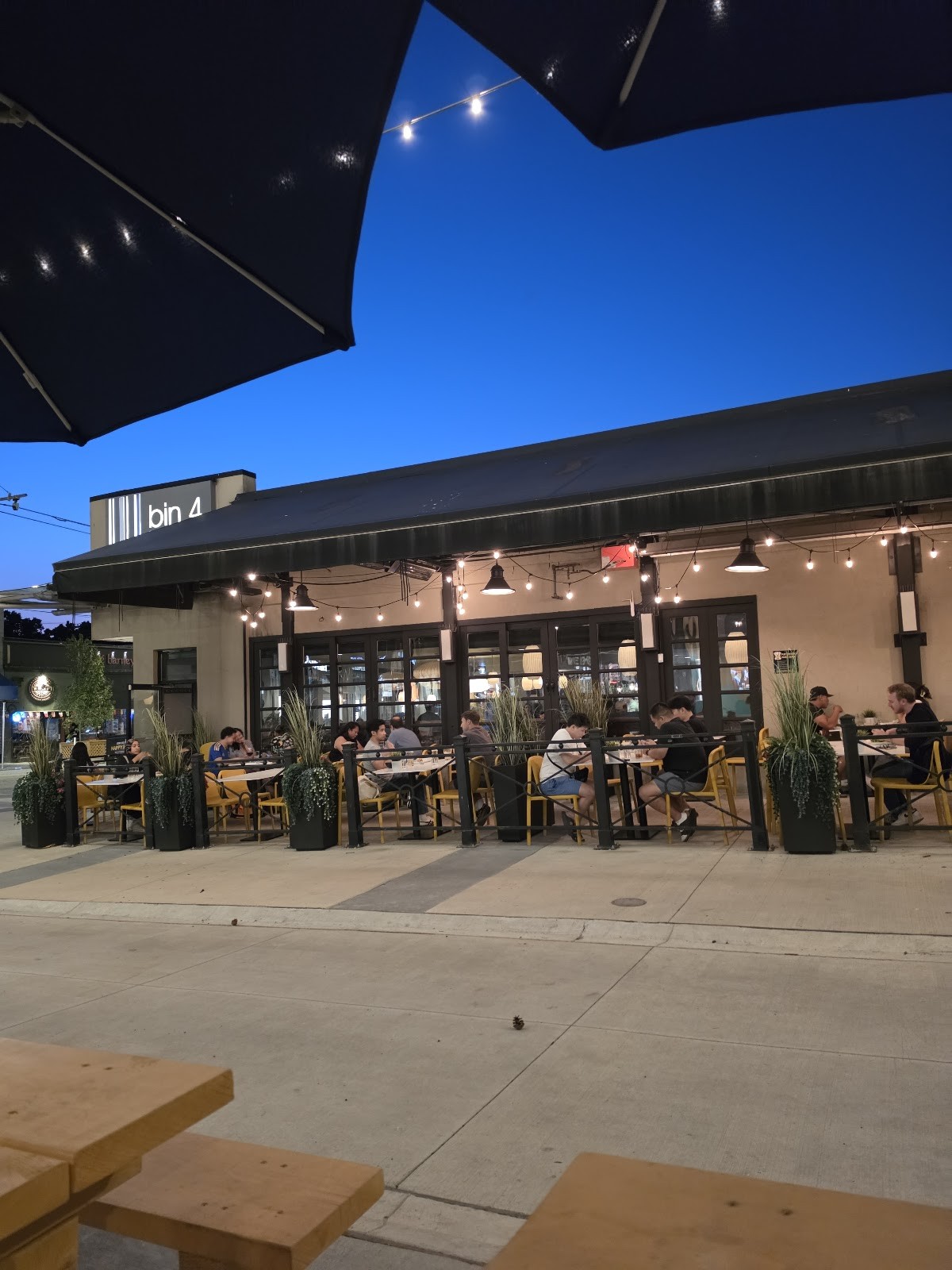 Bin 4 Burger Lounge: the place