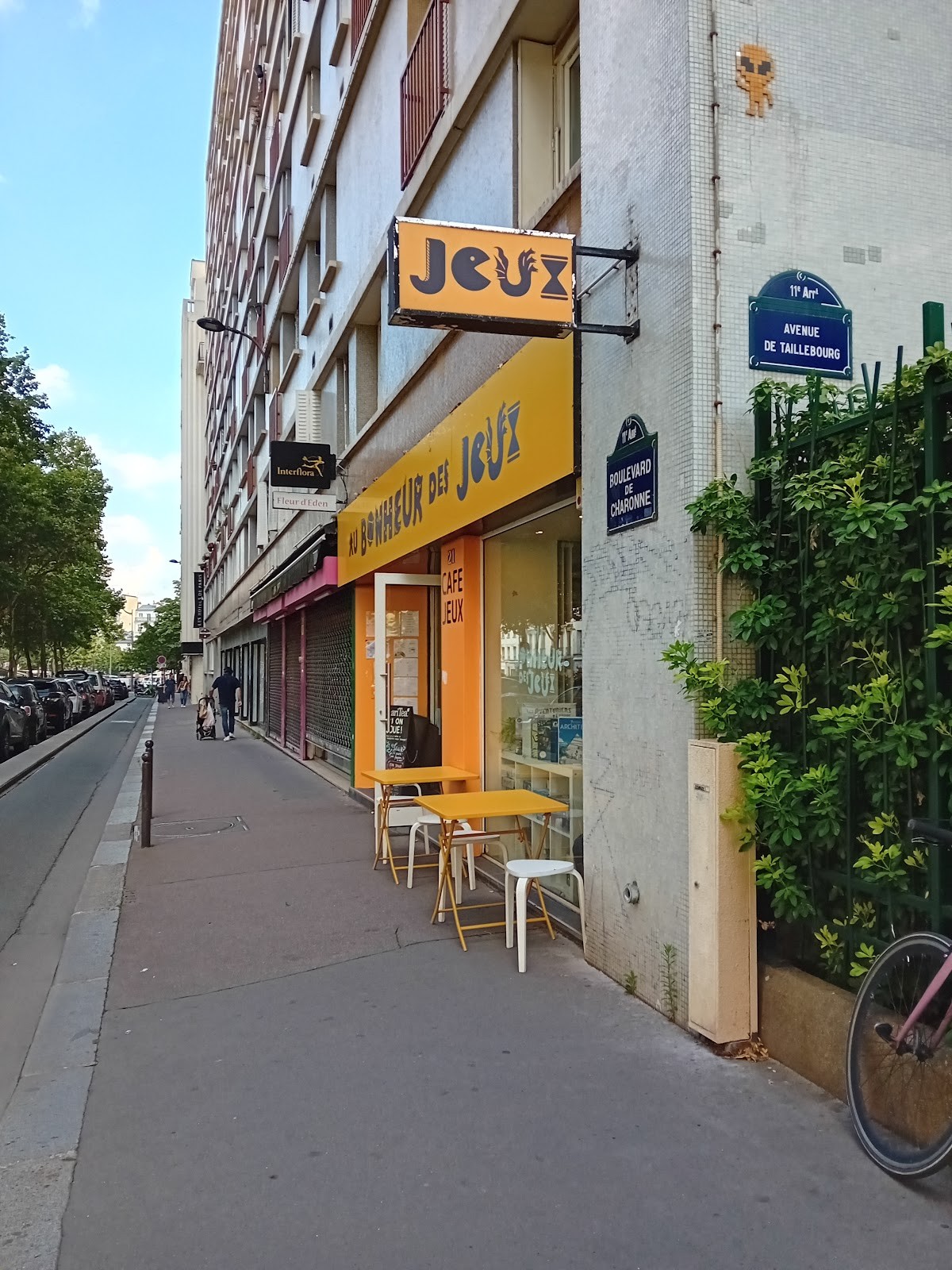 Au Bonheur des Jeux: the place