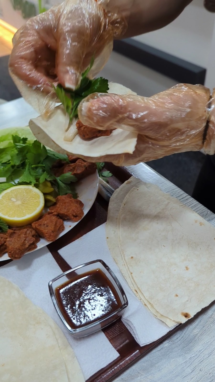 Veganland Cigköfte Köln Kalk: food & drinks