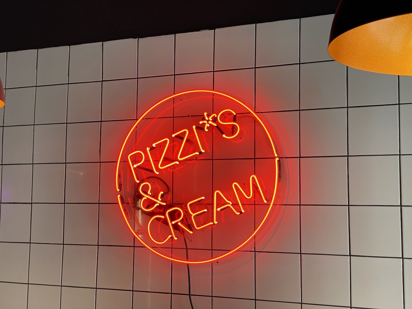 Pizzis and Cream: the place