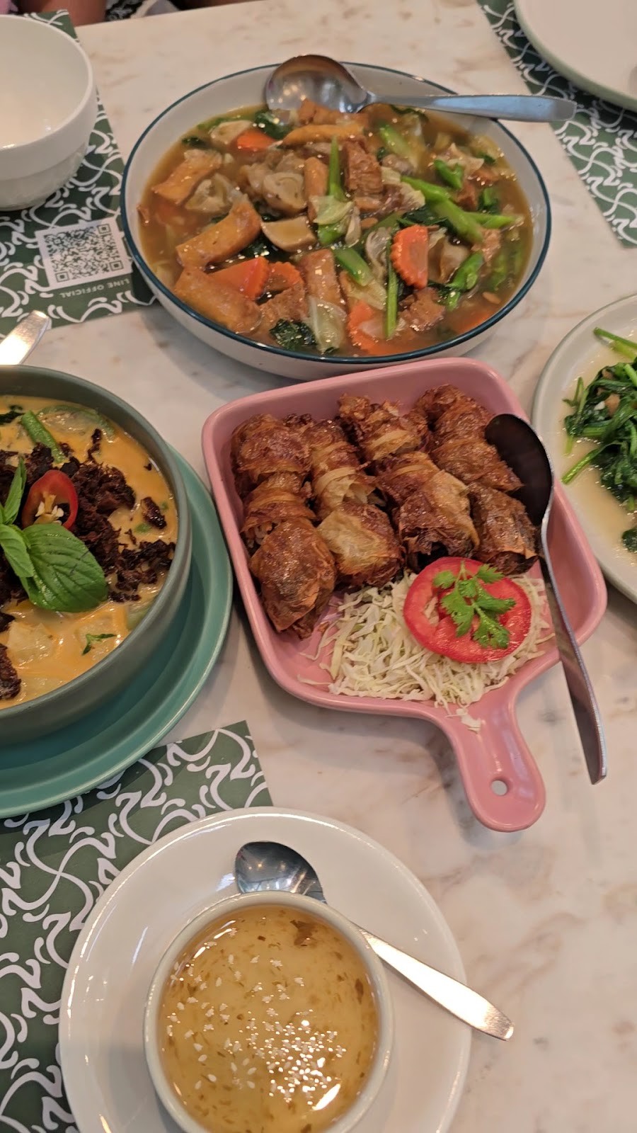 Baan Ying Plant-Based: food & drinks
