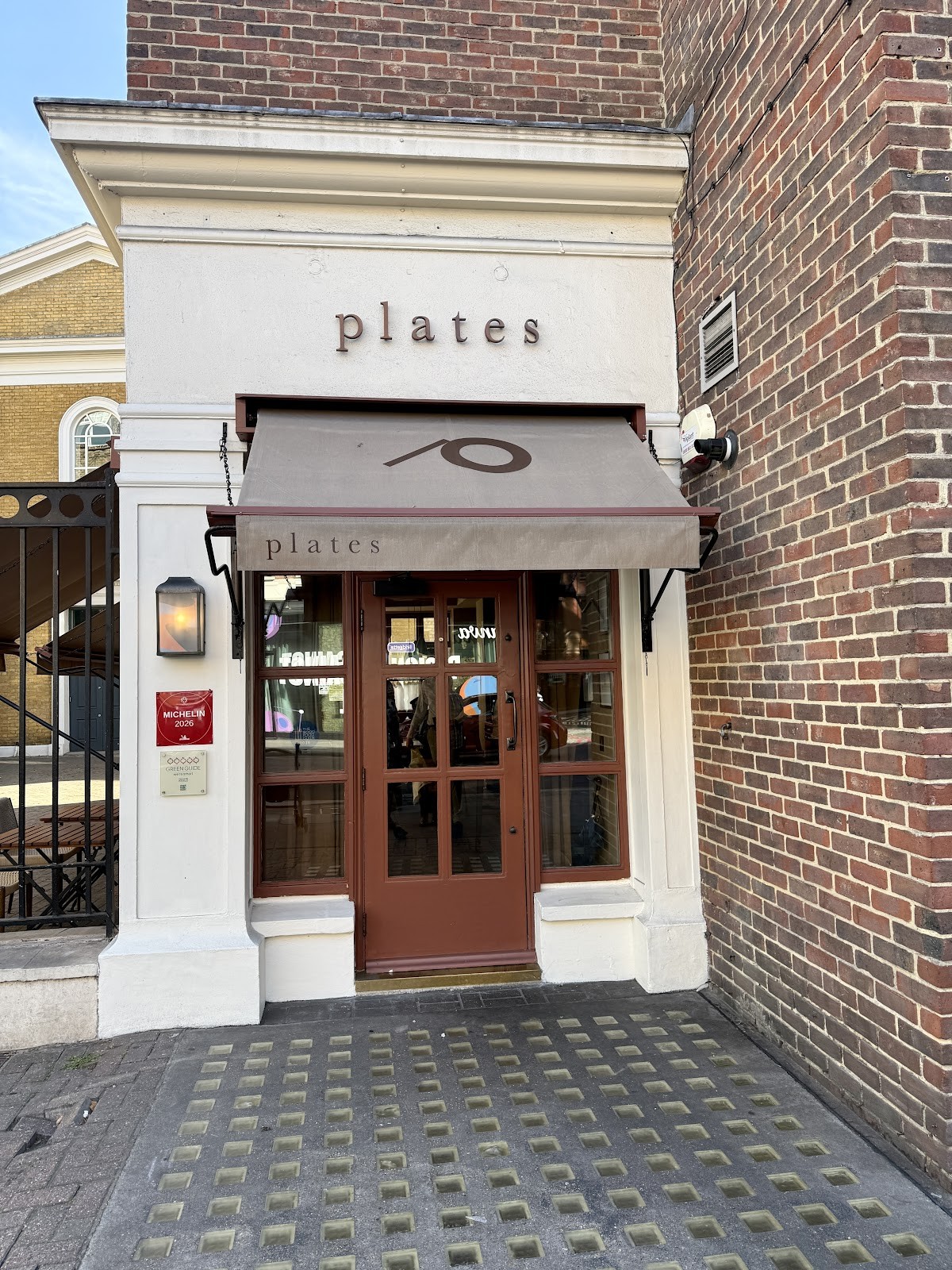 Plates Restaurant & Food Studio: the place