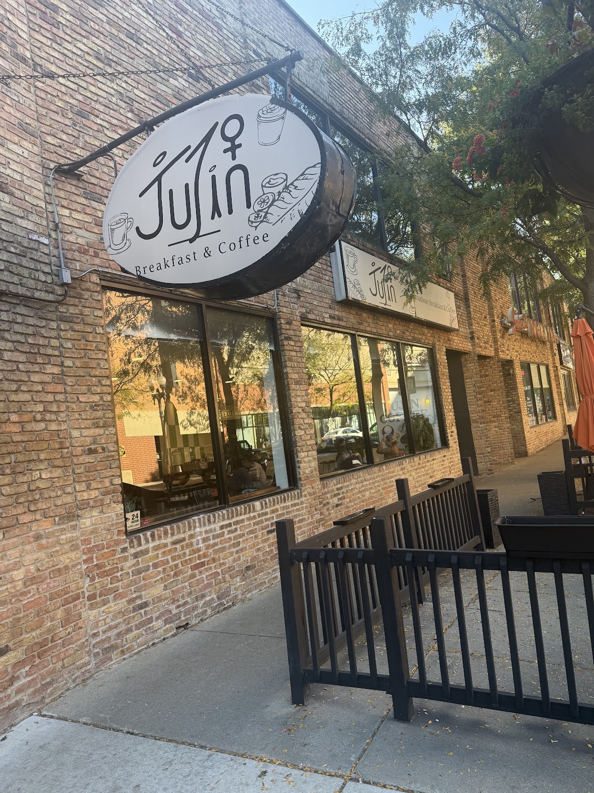 Jujin Broadway Breakfast & Coffee: the place