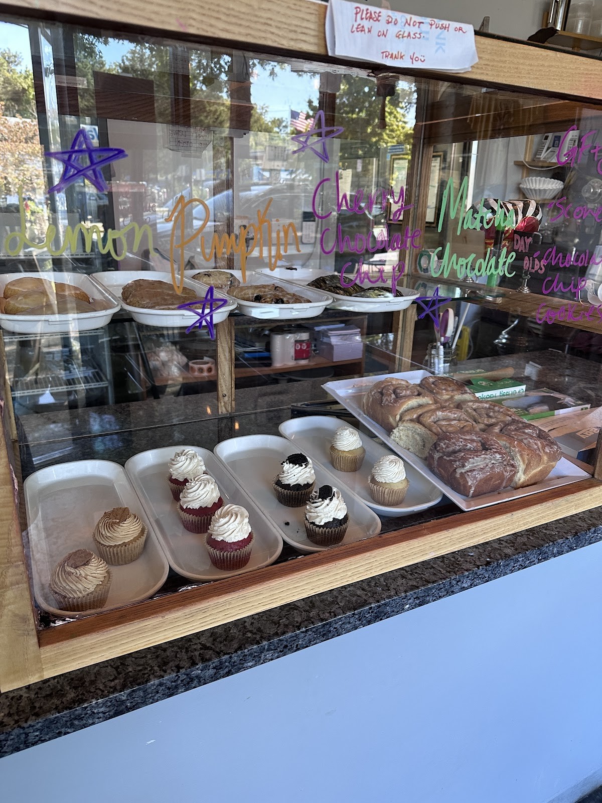 Dulce Vegan Bakery & Cafe: the place