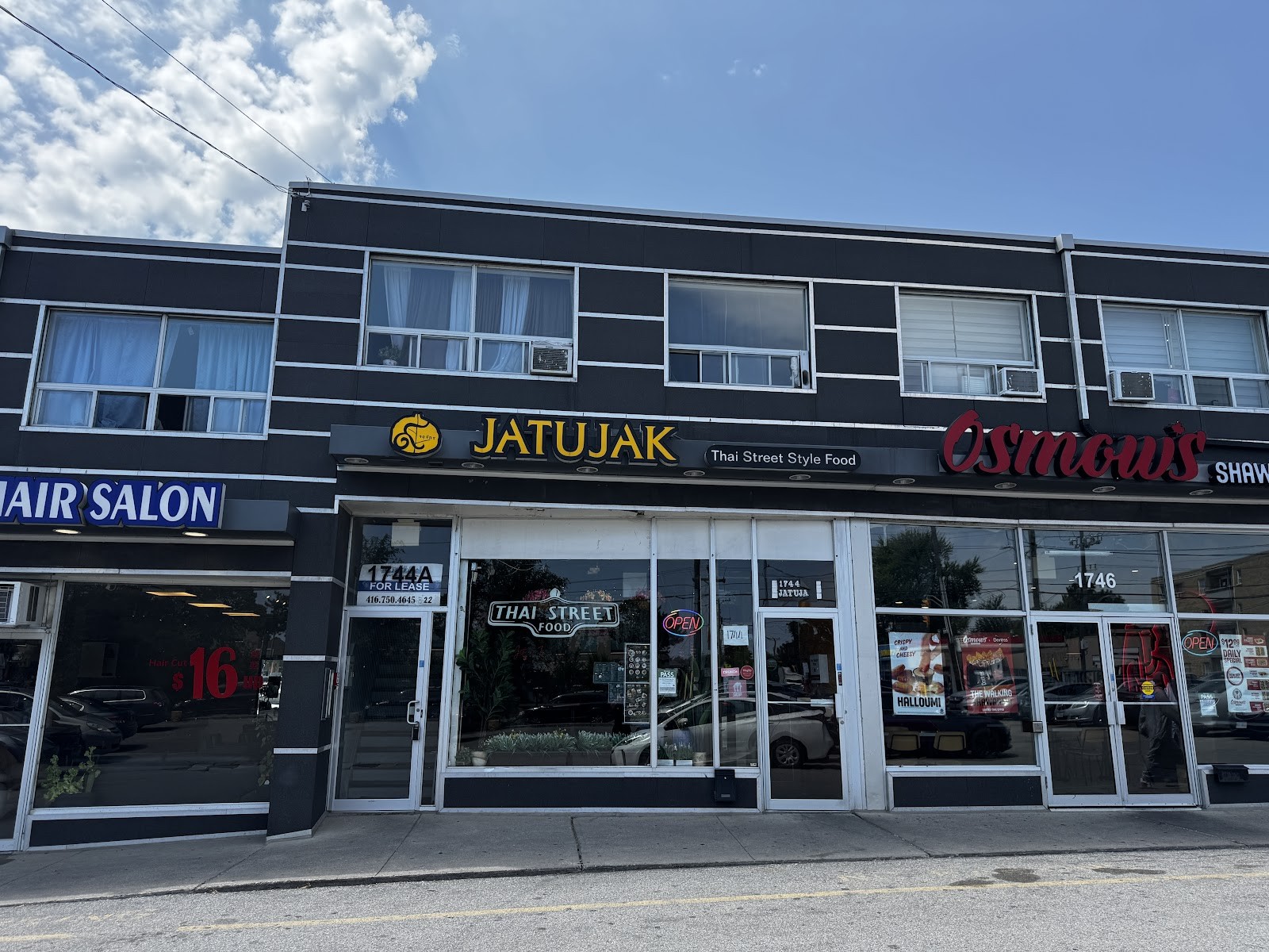 Jatujak Thai Restaurant - Victoria Park Ave: the place