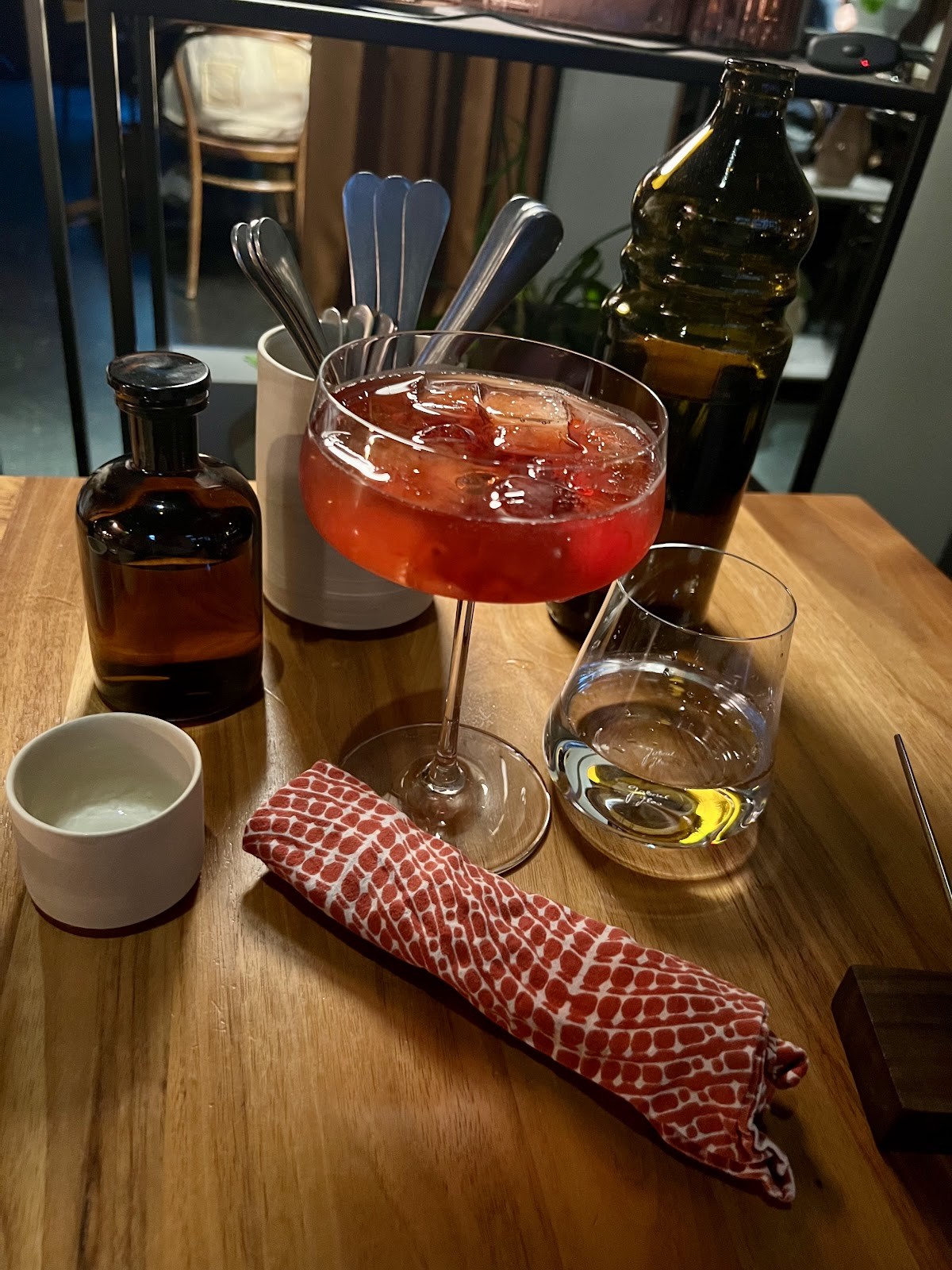 LEUCHTENDROTER: food & drinks