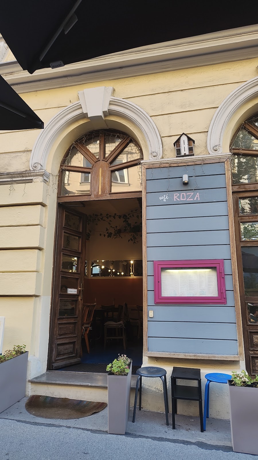 Café Roza: the place