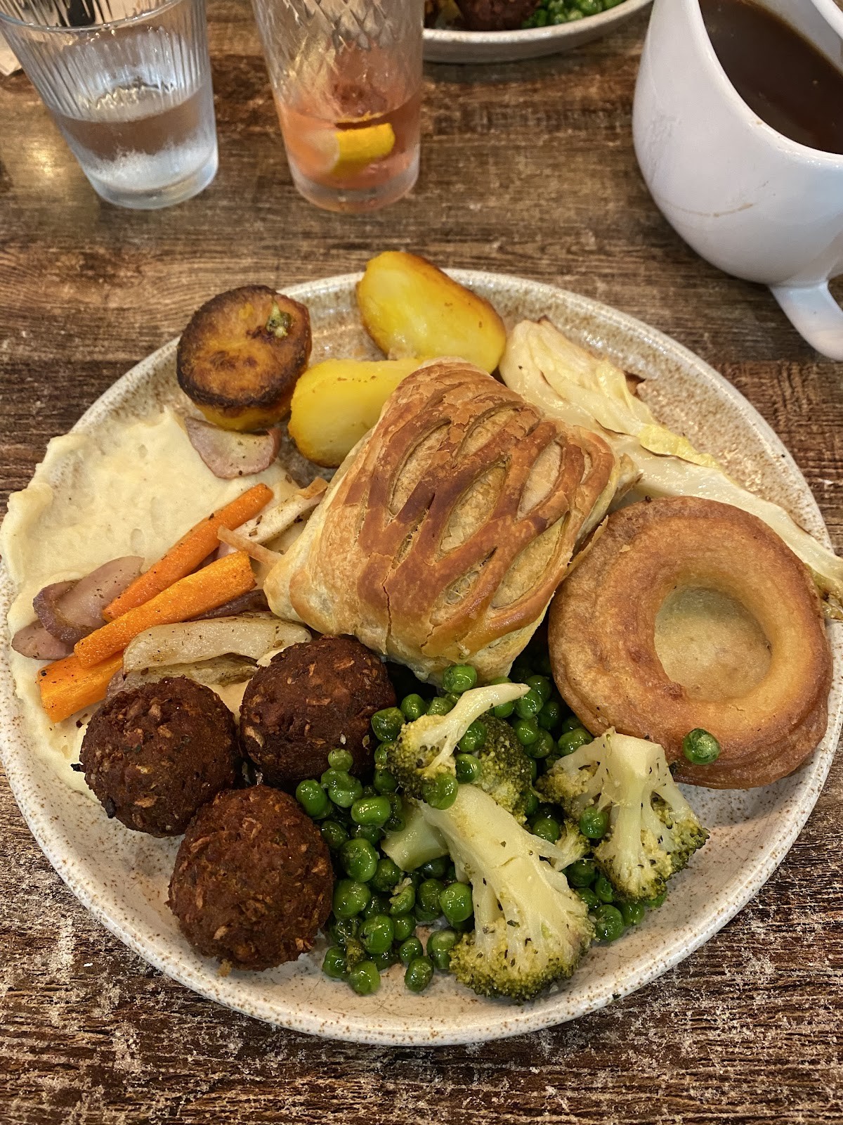 Koocha Mezze Bar: food & drinks