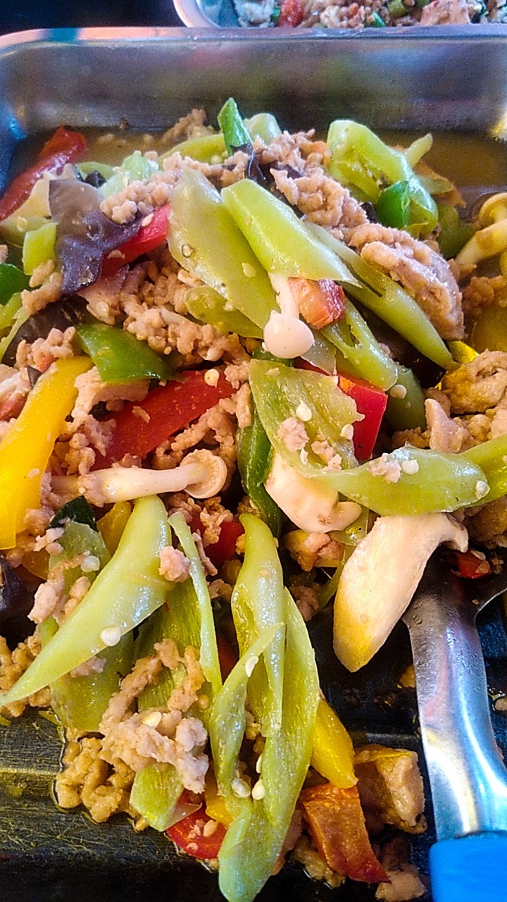 Prapai's Vegetarian Kitchen: food & drinks
