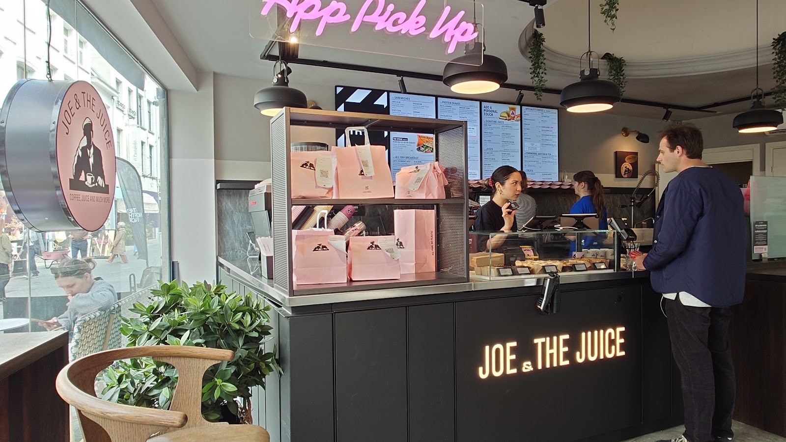 JOE & THE JUICE: the place