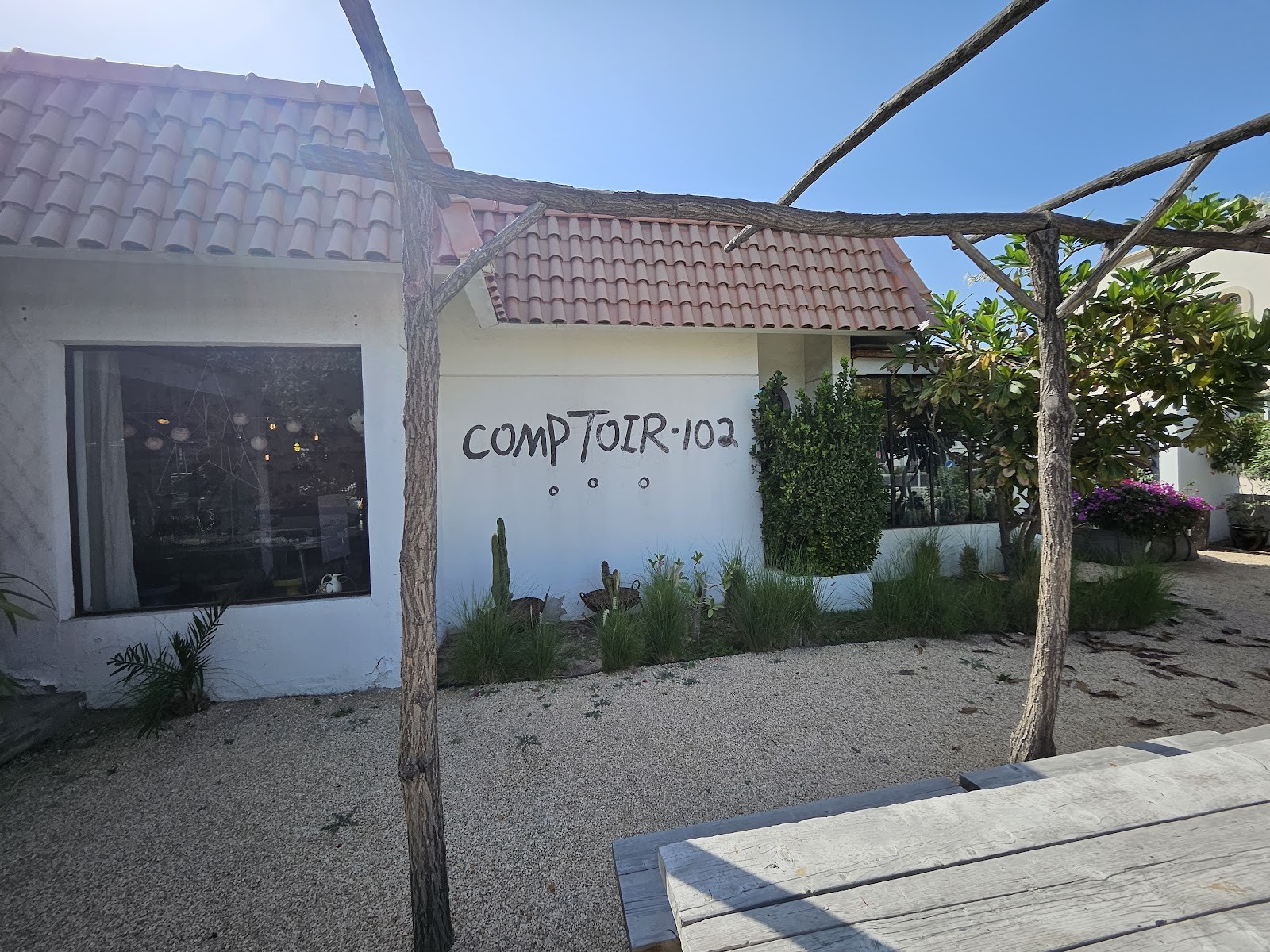 Comptoir 102 Concept Store & Healthy Cafe: the place